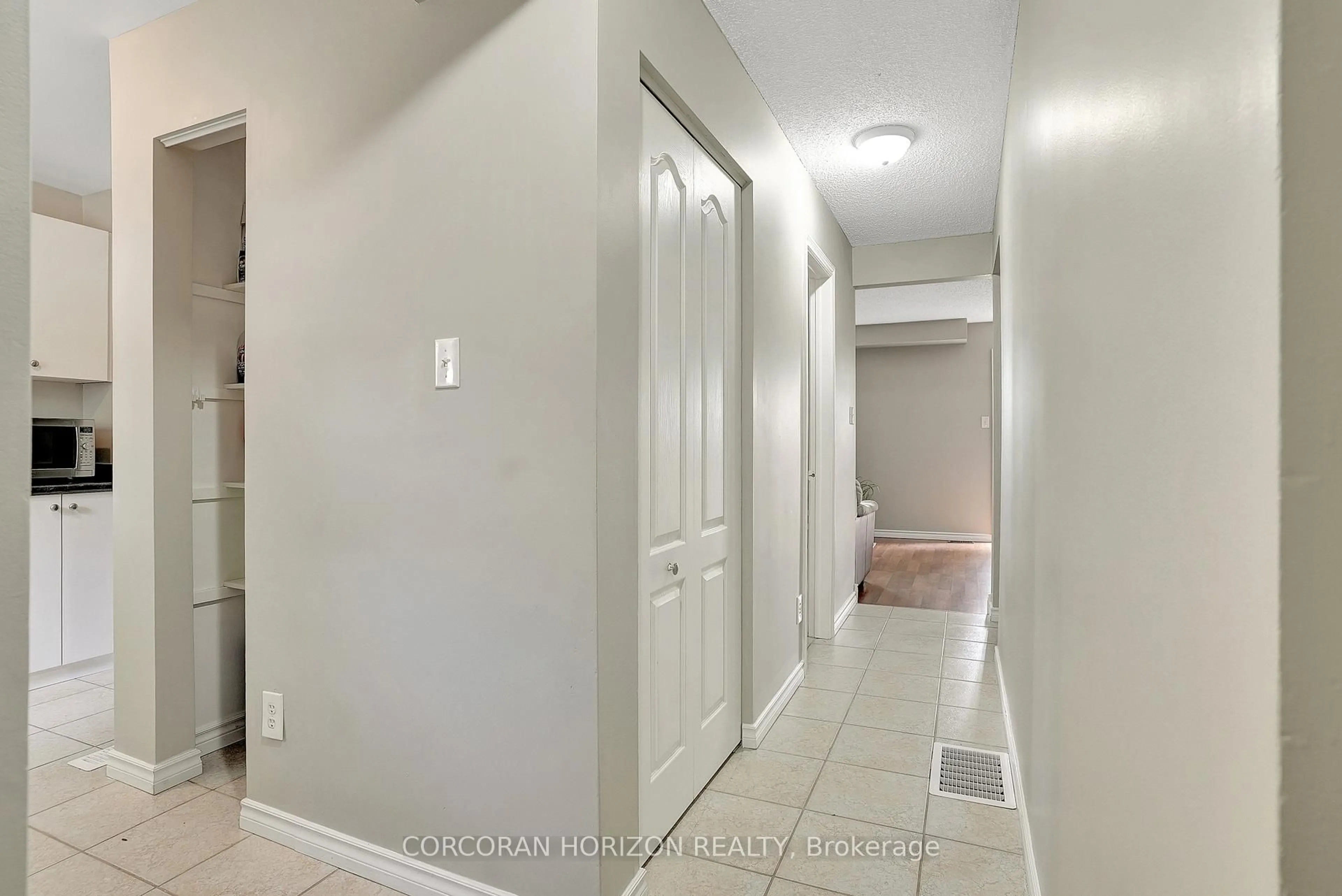 Indoor entryway for 175 Cedar St #35, Cambridge Ontario N1S 4X9