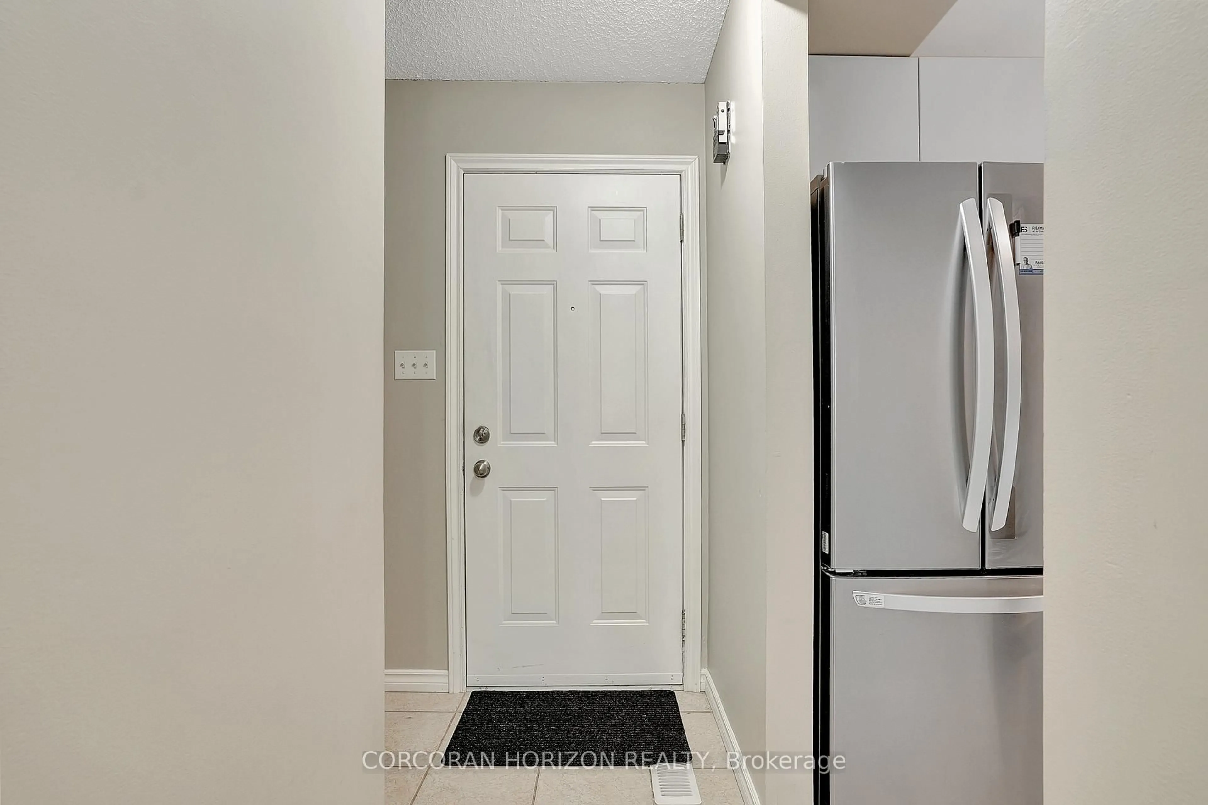 Indoor entryway for 175 Cedar St #35, Cambridge Ontario N1S 4X9
