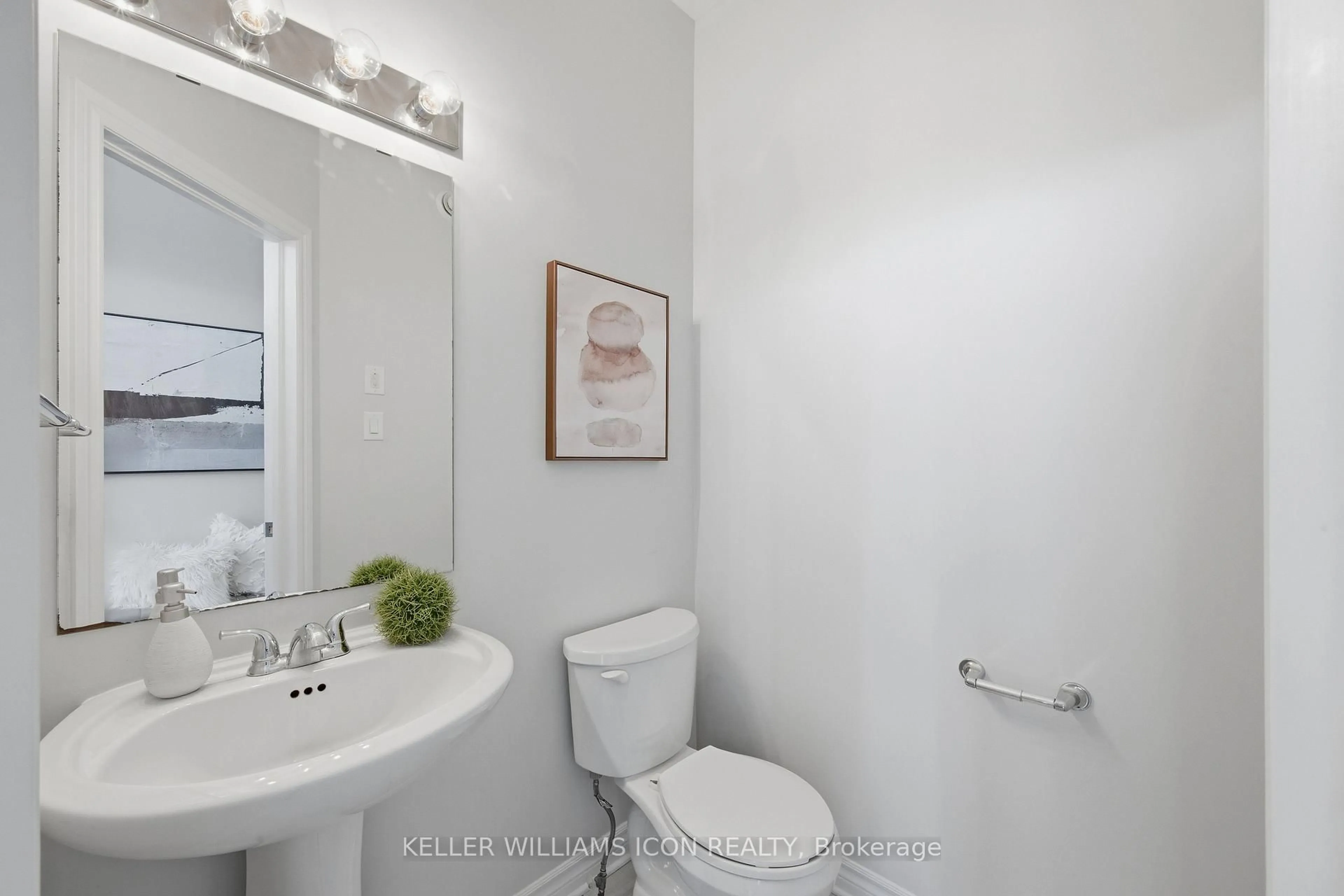 Standard bathroom, ceramic/tile floor for 636 Tennant Way, Ottawa Ontario K4M 0C7