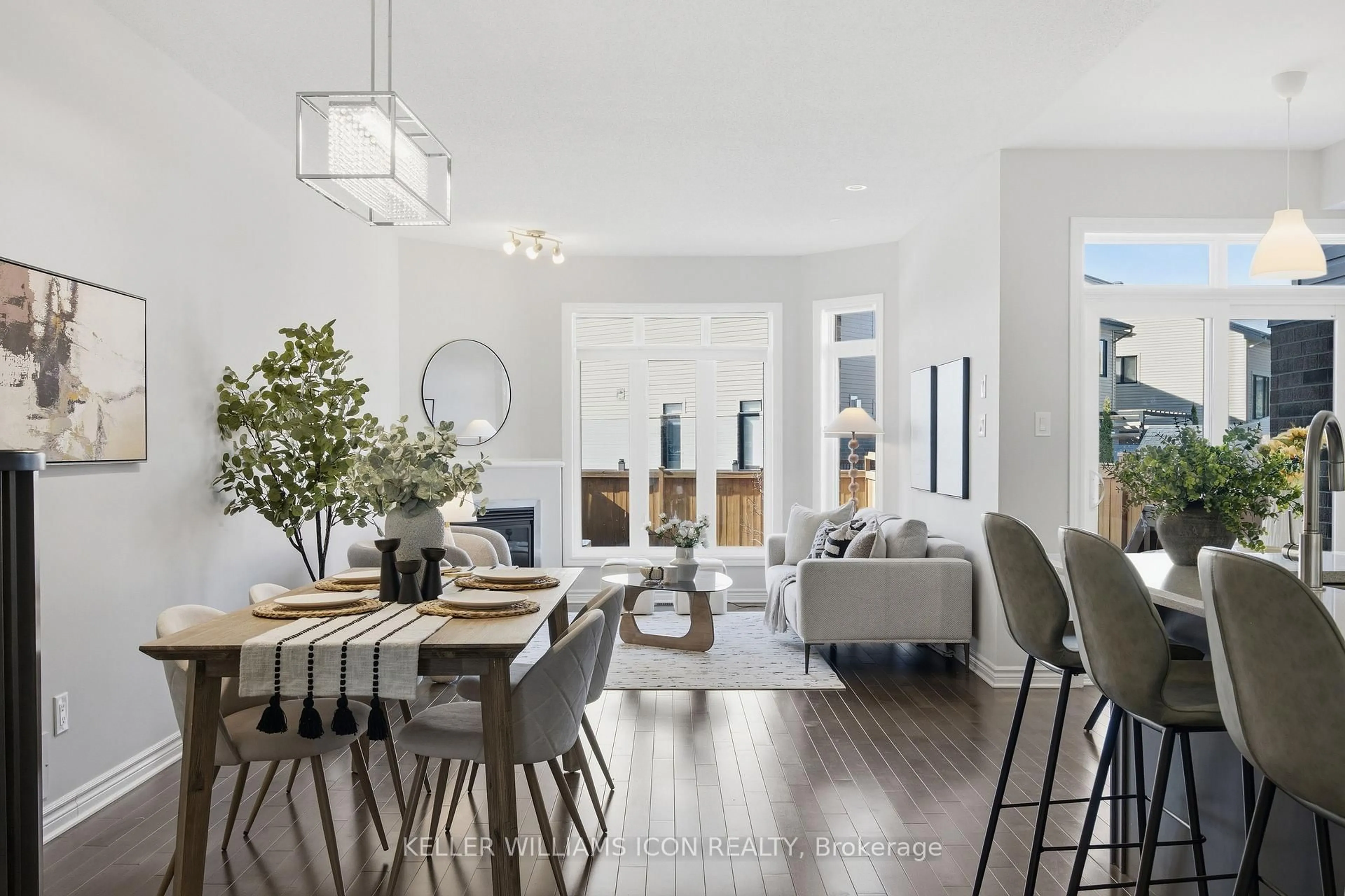 Unknown for 636 Tennant Way, Ottawa Ontario K4M 0C7