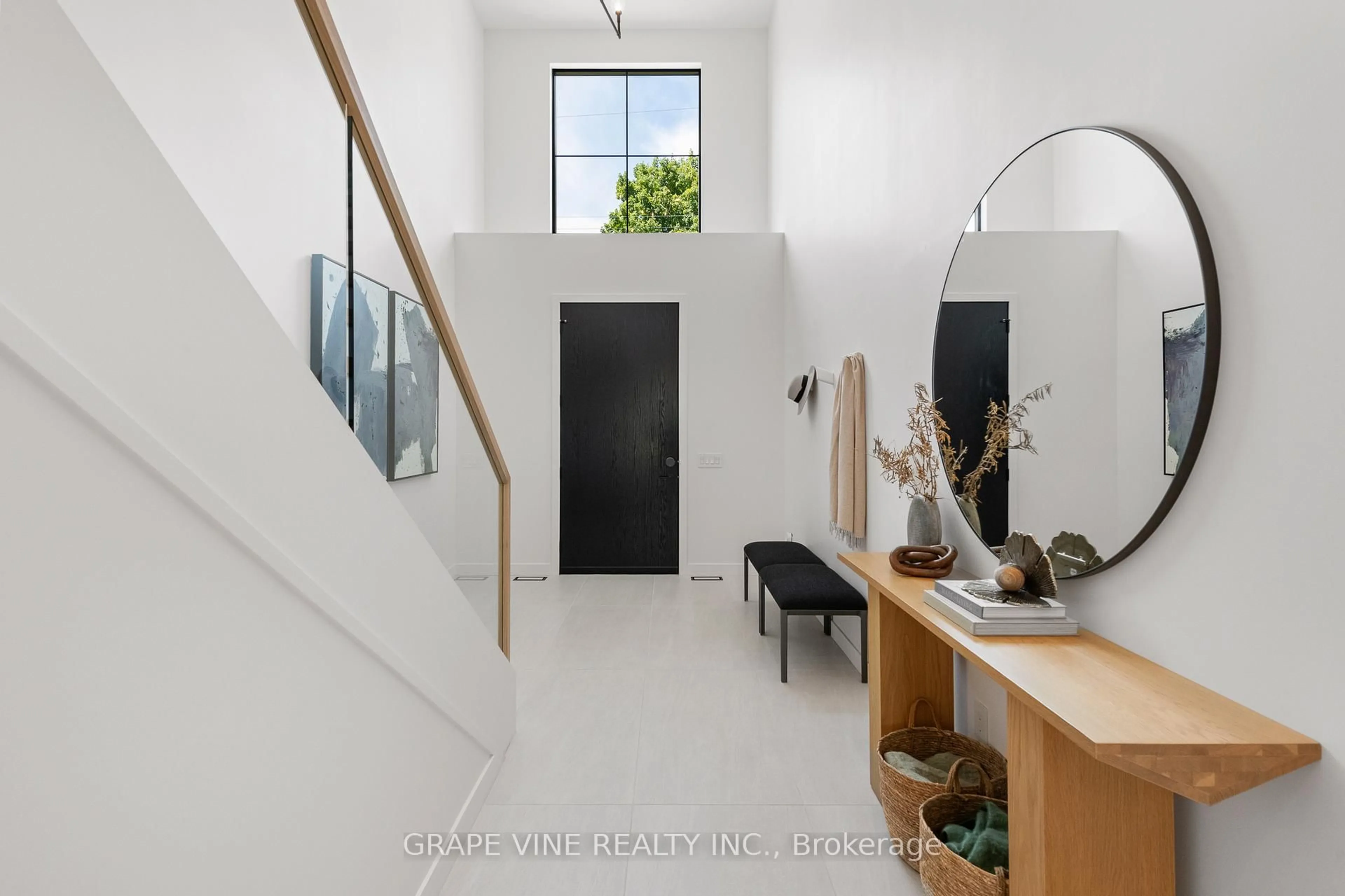 Indoor entryway for 1108a Falaise Rd, Ottawa Ontario K2E 6R2