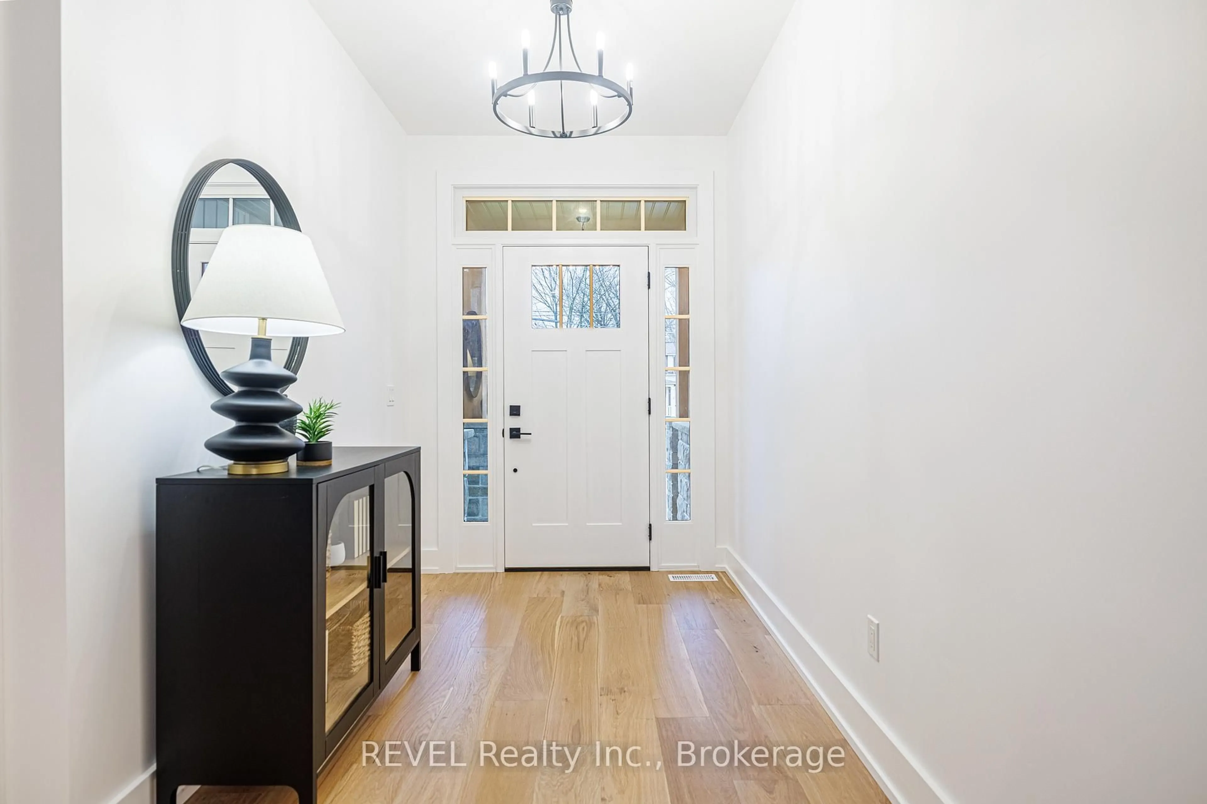 Indoor entryway for 1133 Dipietro St, Fort Erie Ontario L2A 4J4