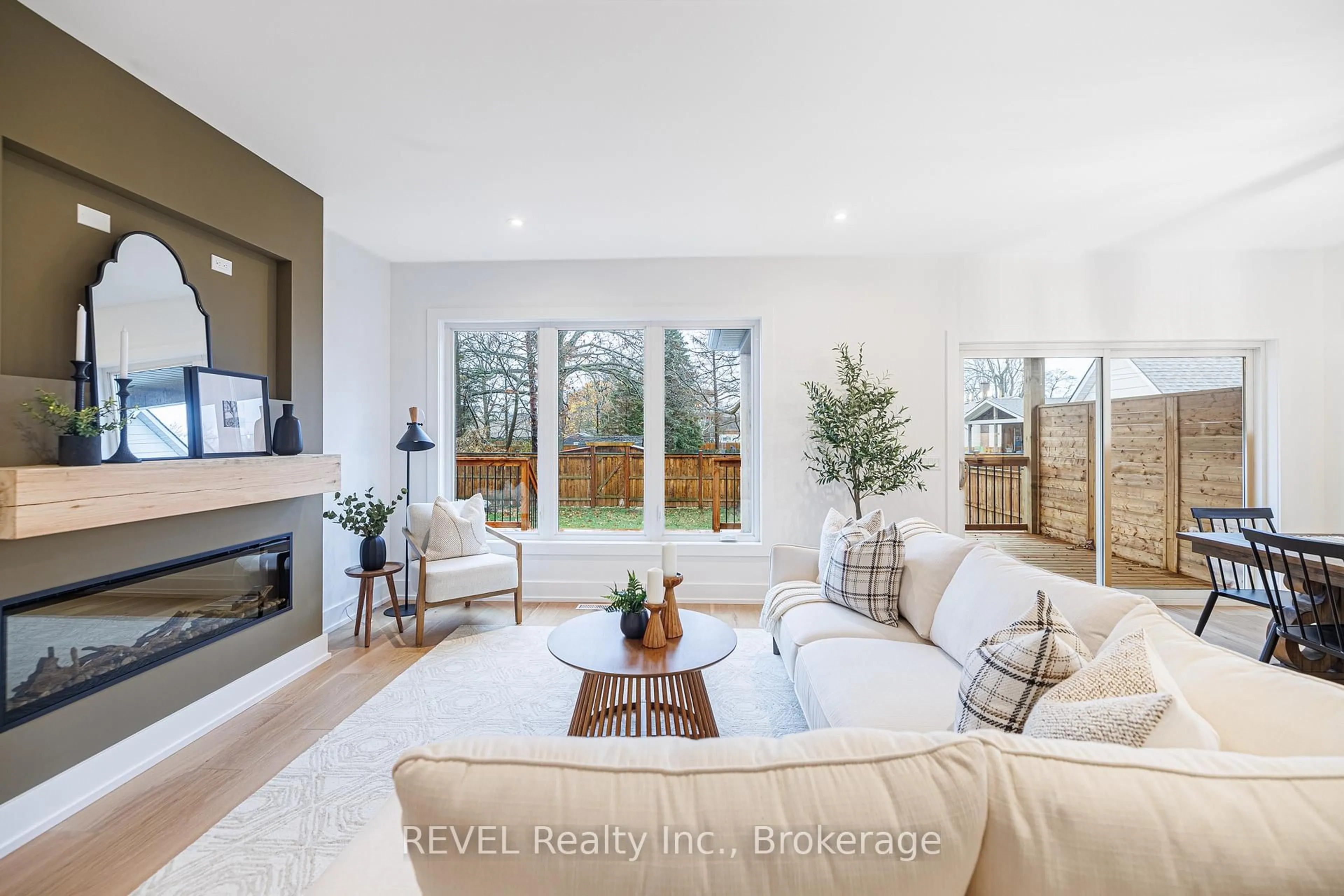 Living room with furniture, unknown for 1133 Dipietro St, Fort Erie Ontario L2A 4J4