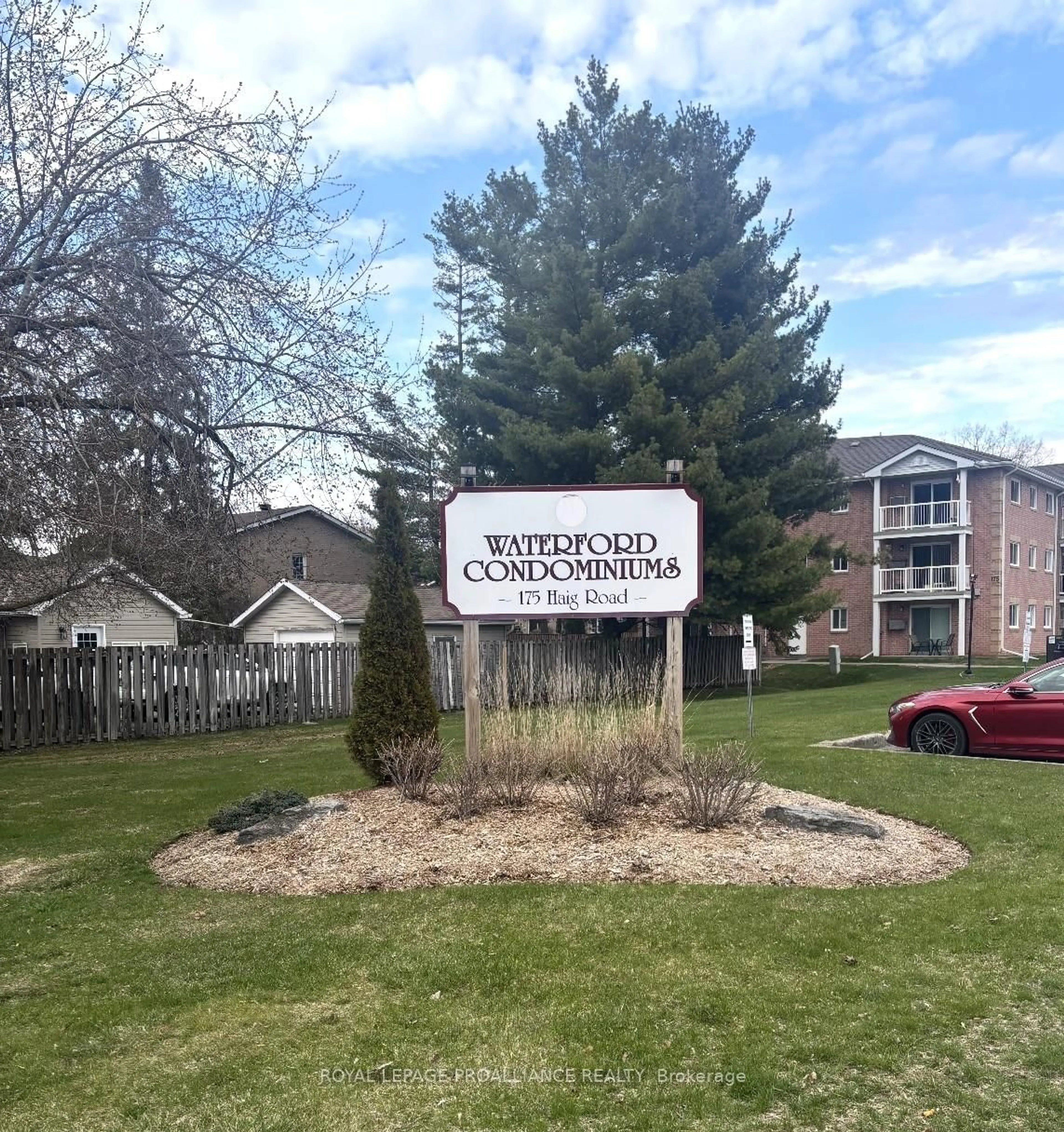 Indoor foyer for 175 Haig Rd #119, Belleville Ontario K8N 5R7