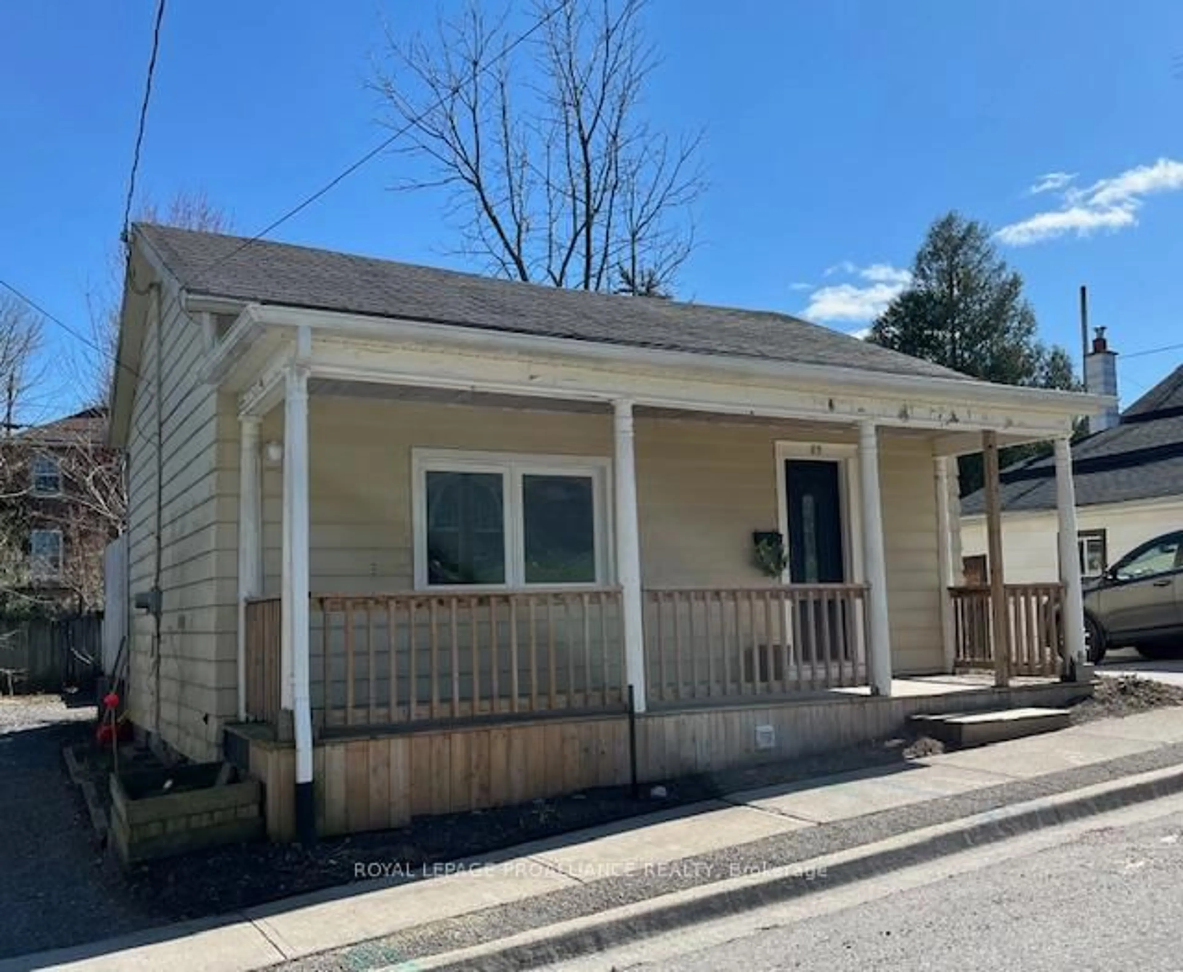 Home with vinyl exterior material, street for 85 Bruton St, Port Hope Ontario L1A 1V1