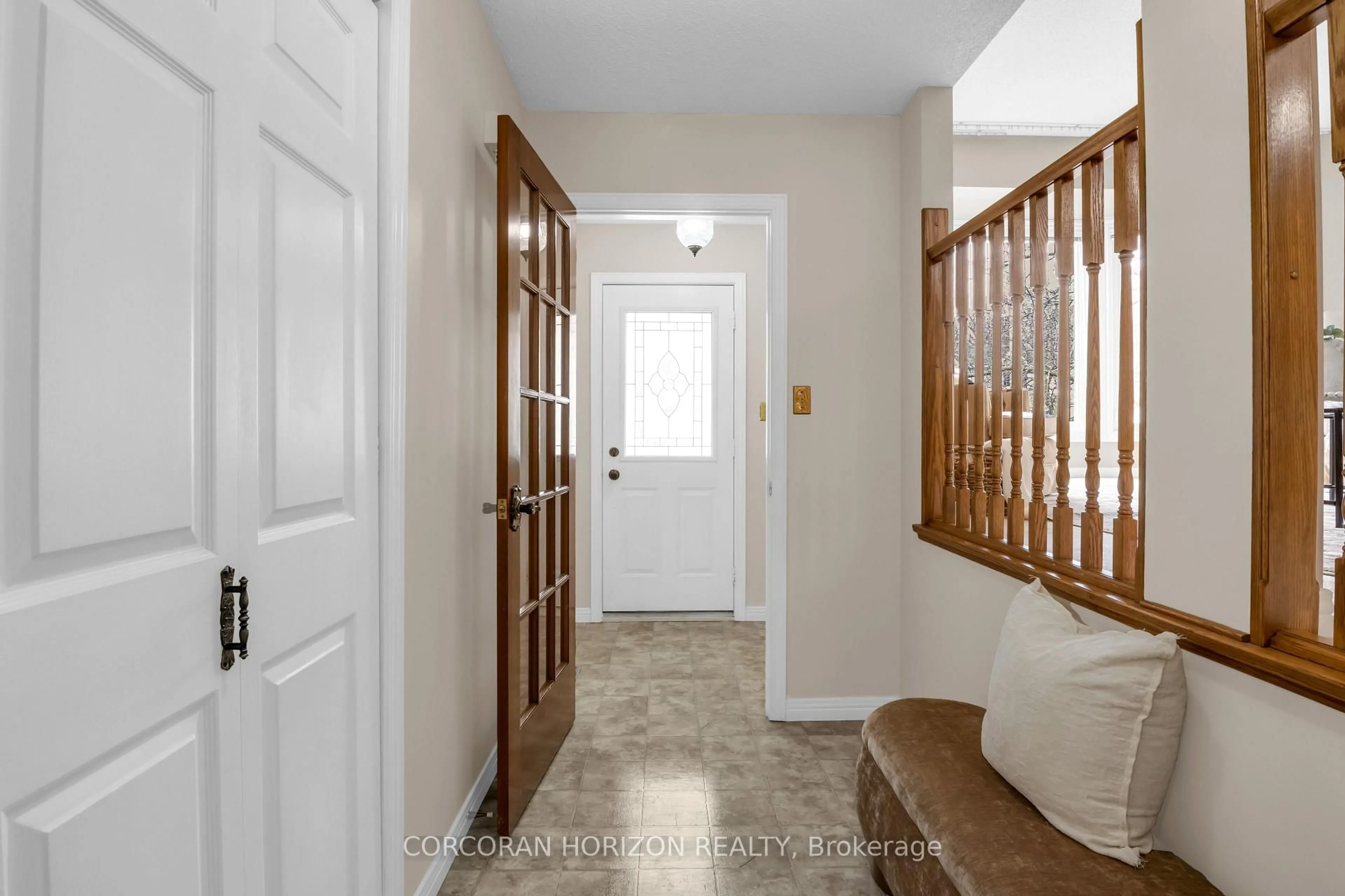 Indoor entryway for 318 Burnett Ave, Cambridge Ontario N1T 1G6