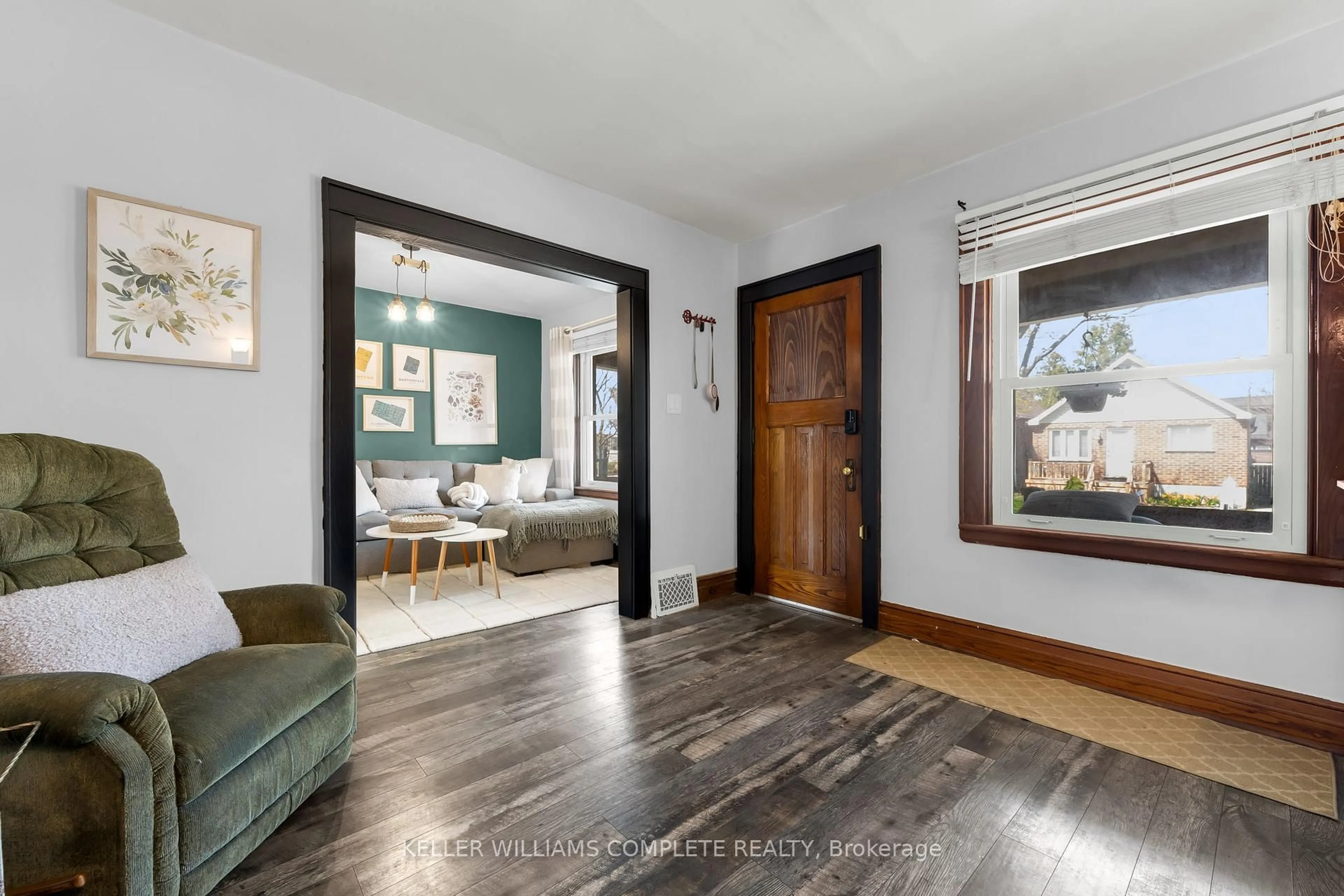 Indoor entryway for 22 COPE St, Hamilton Ontario L8H 5A9