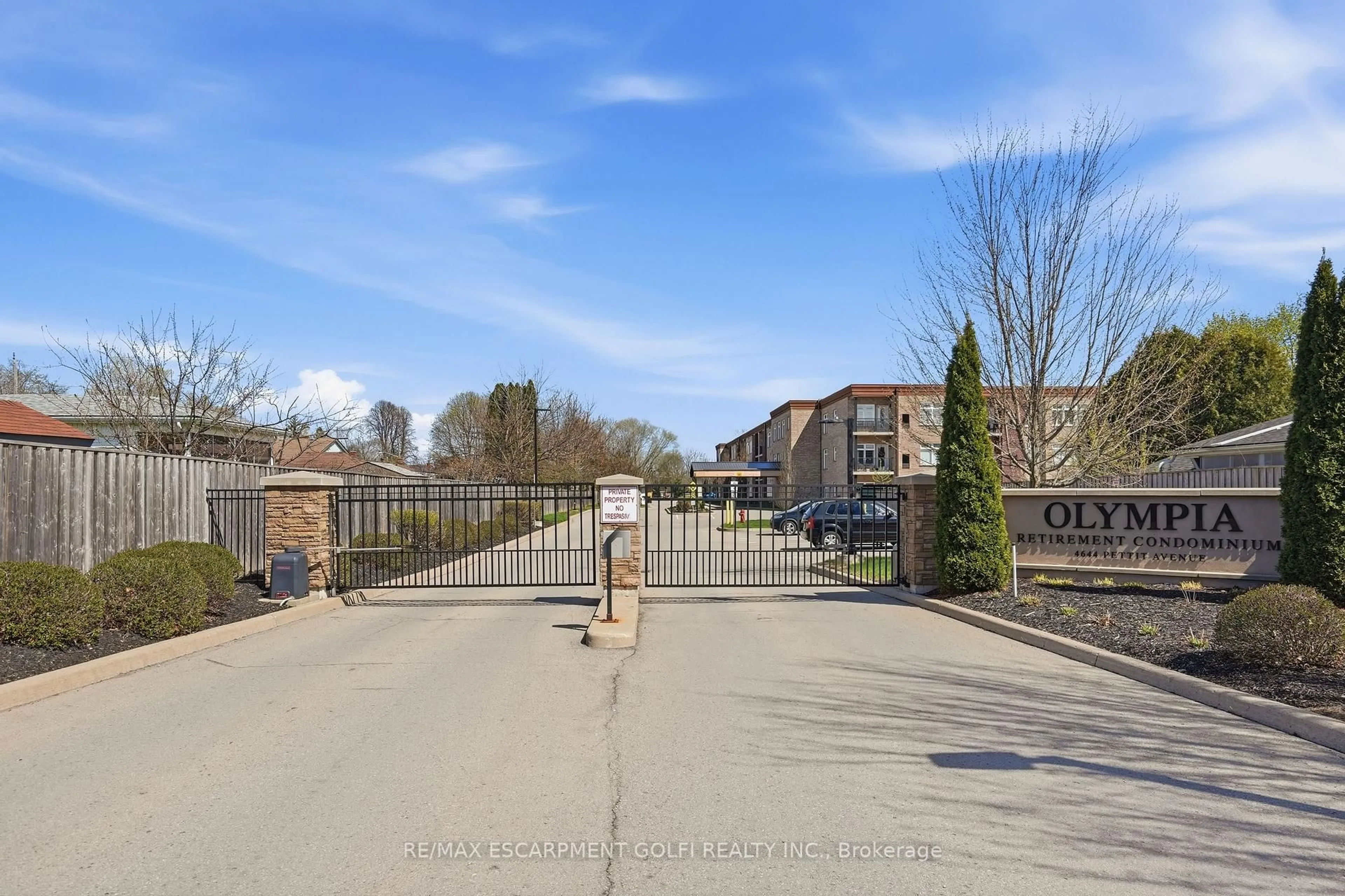 A pic from outside/outdoor area/front of a property/back of a property/a pic from drone, street for 4644 Pettit Ave #203, Niagara Falls Ontario L2E 6L5