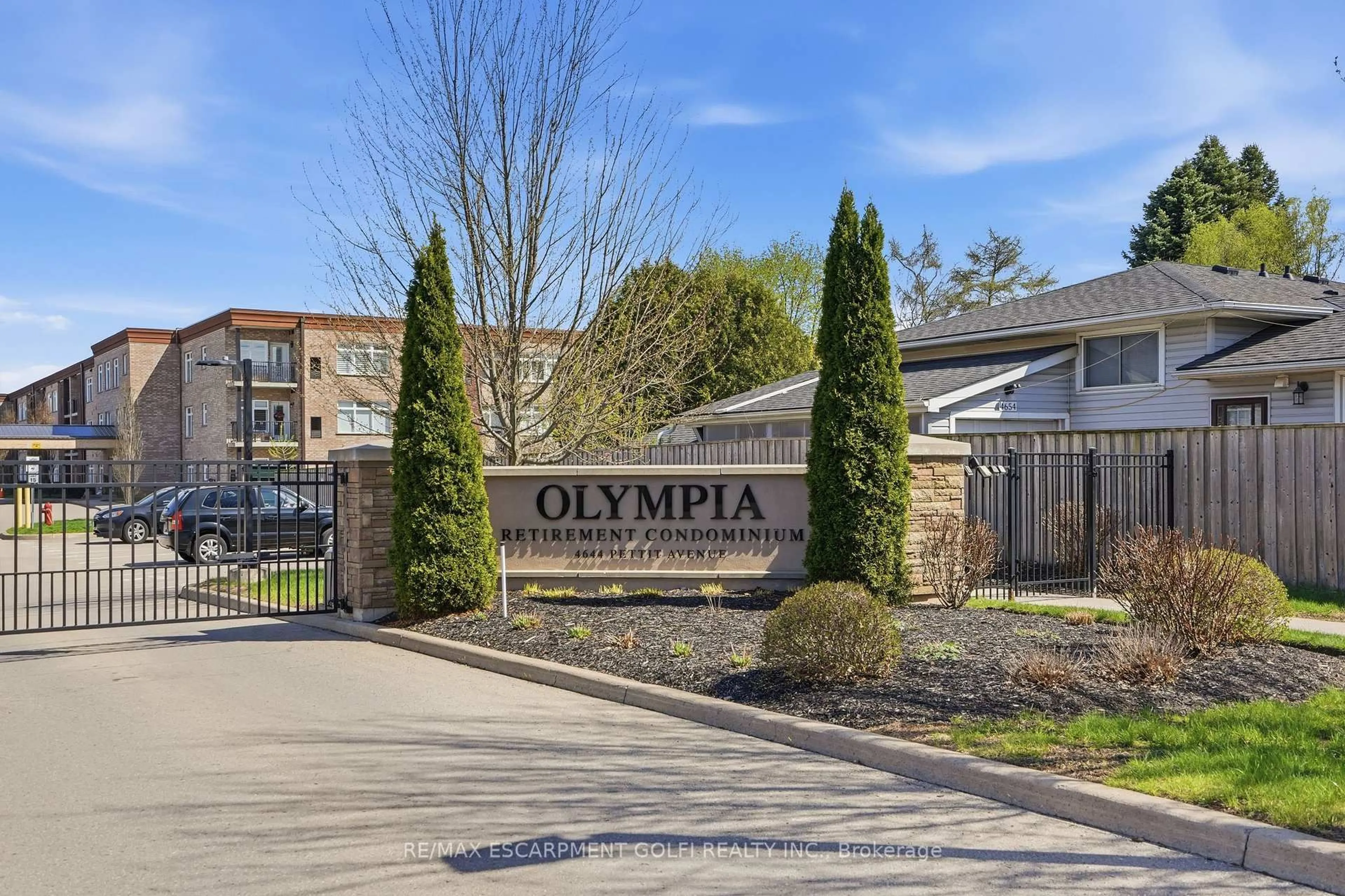 A pic from outside/outdoor area/front of a property/back of a property/a pic from drone, street for 4644 Pettit Ave #203, Niagara Falls Ontario L2E 6L5