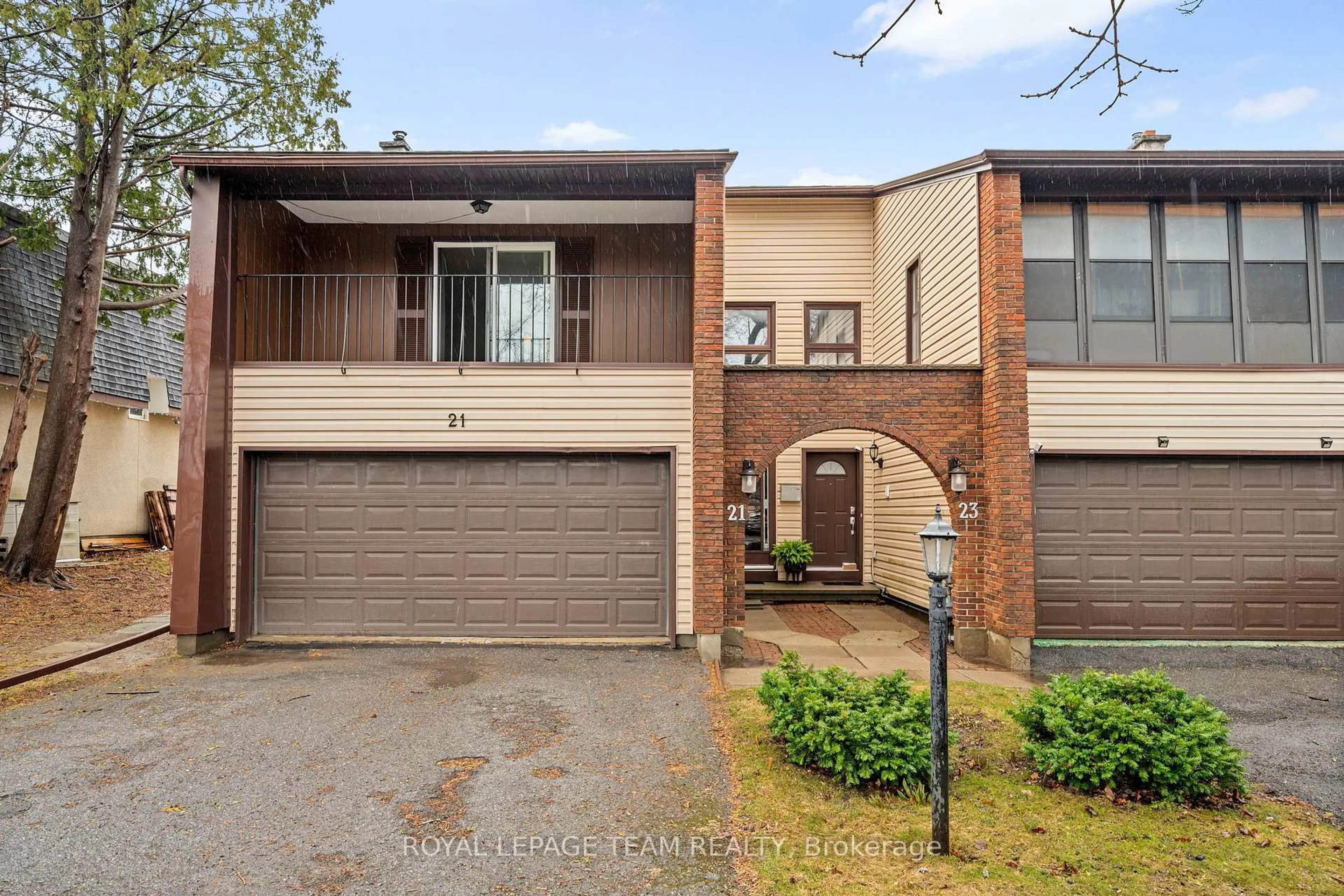 Home with brick exterior material, street for 21 Oberon St, Ottawa Ontario K2H 7X6