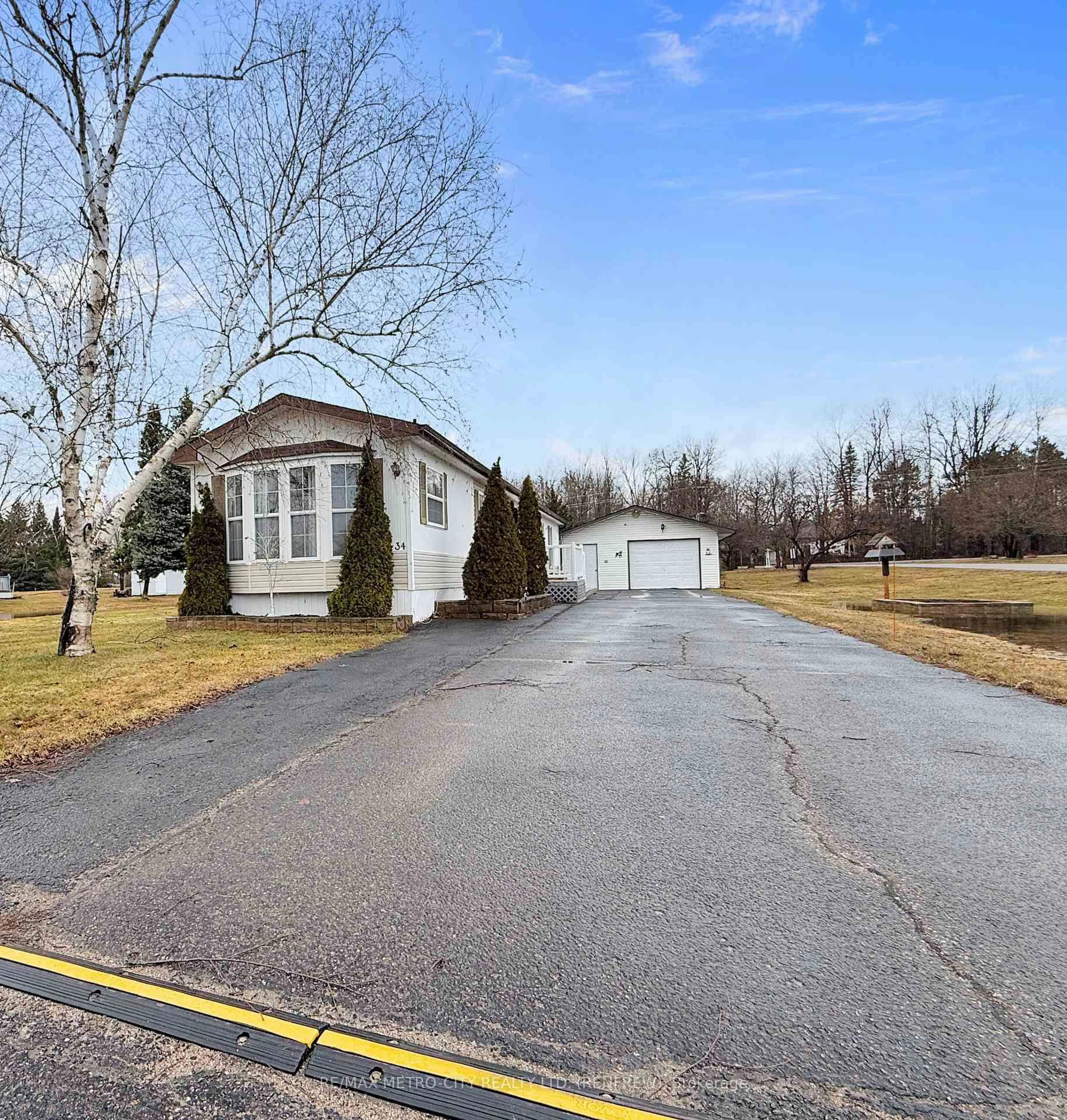 Unknown for 34 SUNSET Lane, Renfrew Ontario K7V 0A5