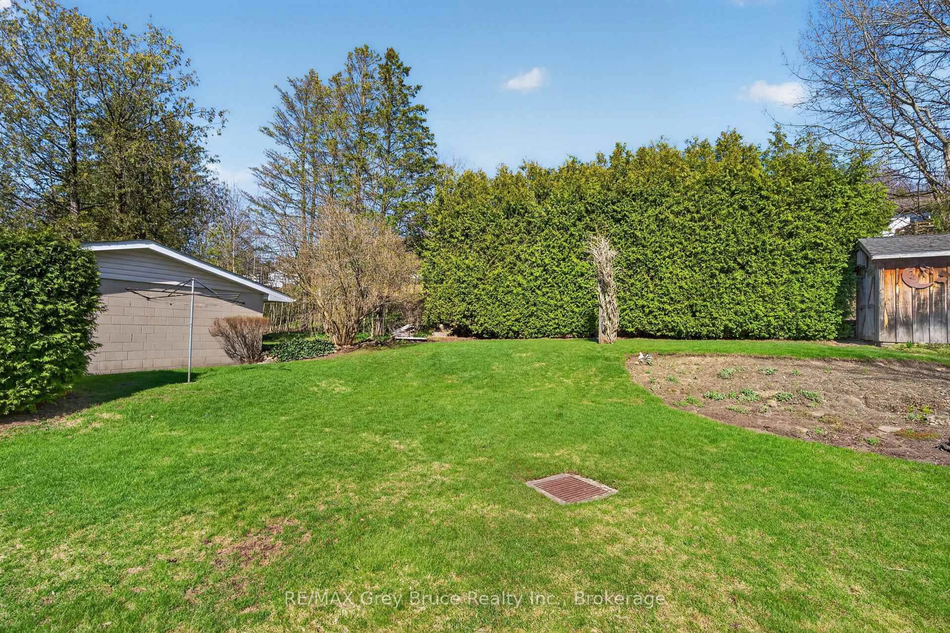 A pic from outside/outdoor area/front of a property/back of a property/a pic from drone, forest/trees view for 331 8th Ave, Owen Sound Ontario N4K 3A3
