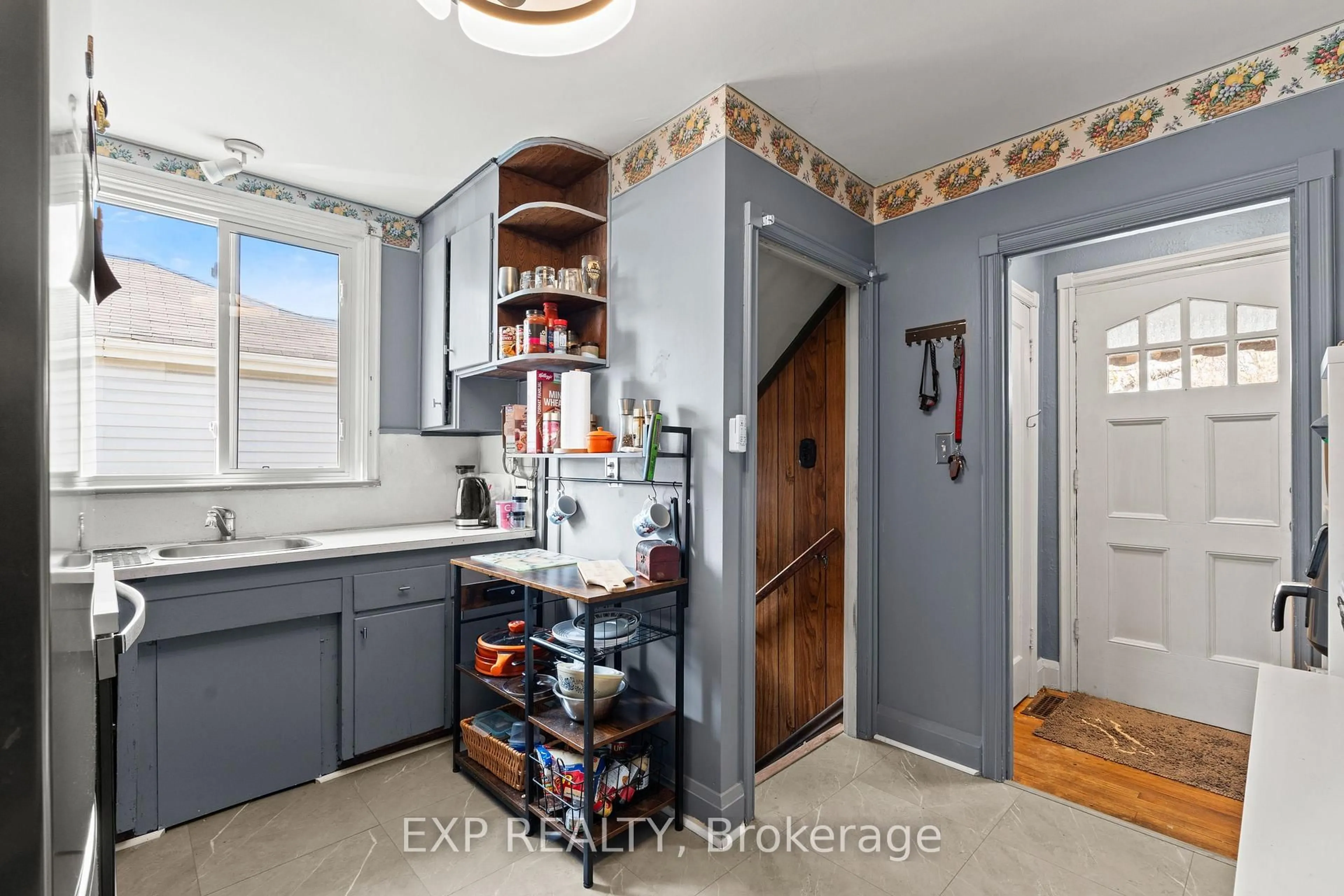 Unknown for 25 East 39th St, Hamilton Ontario L8V 4G9