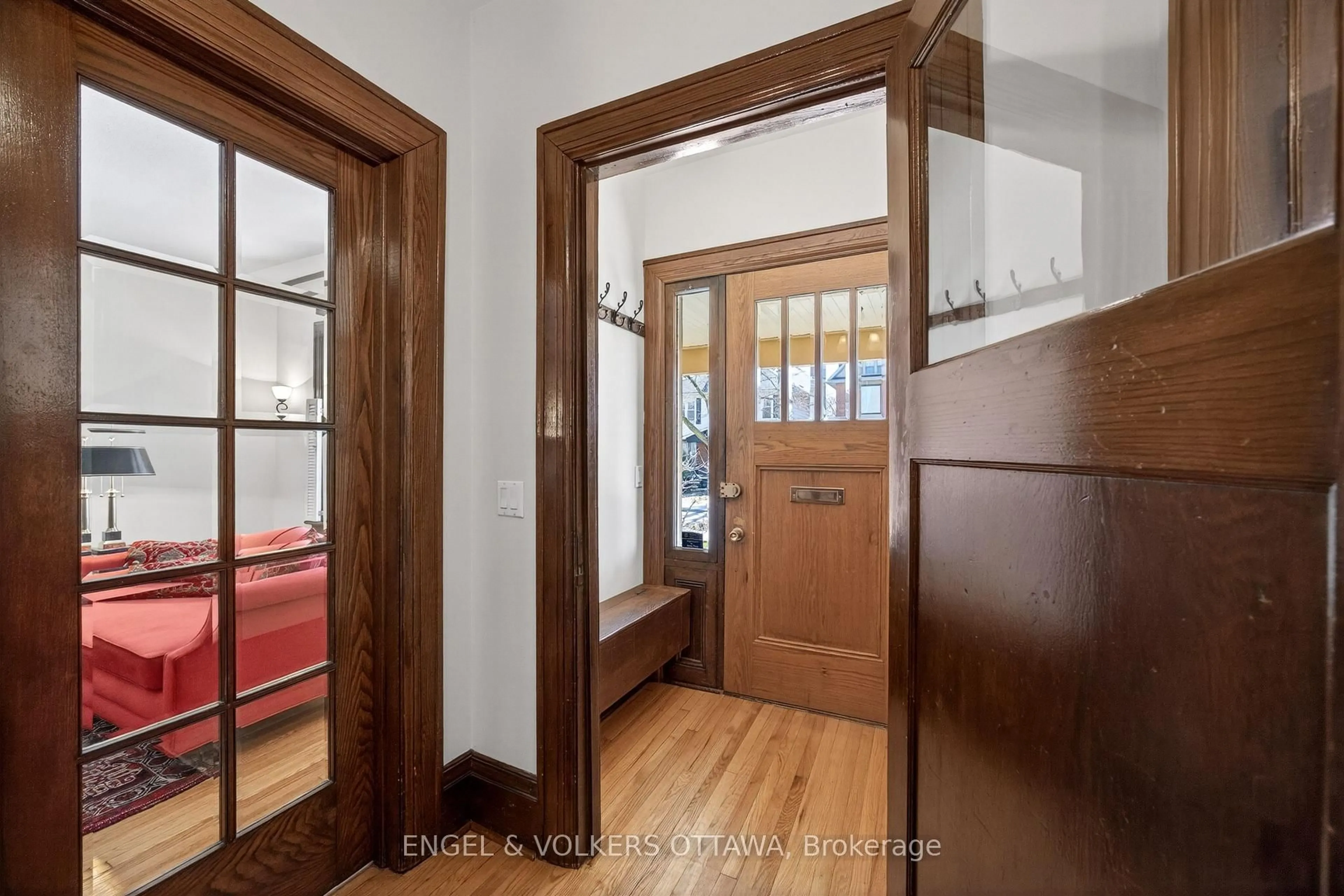 Indoor entryway for 23 Woodlawn Ave, Ottawa Ontario K1S 2S8
