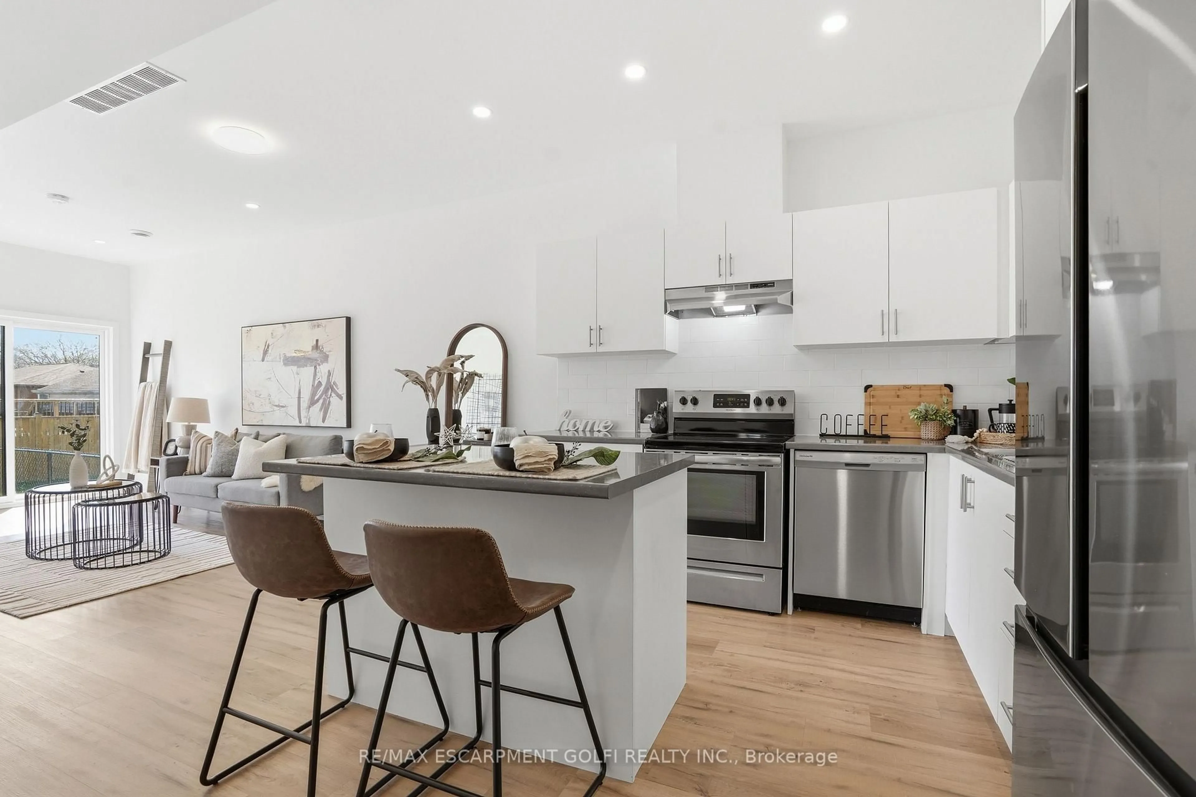 Open concept kitchen, unknown for 245 Dain Ave, Welland Ontario L3B 3E7