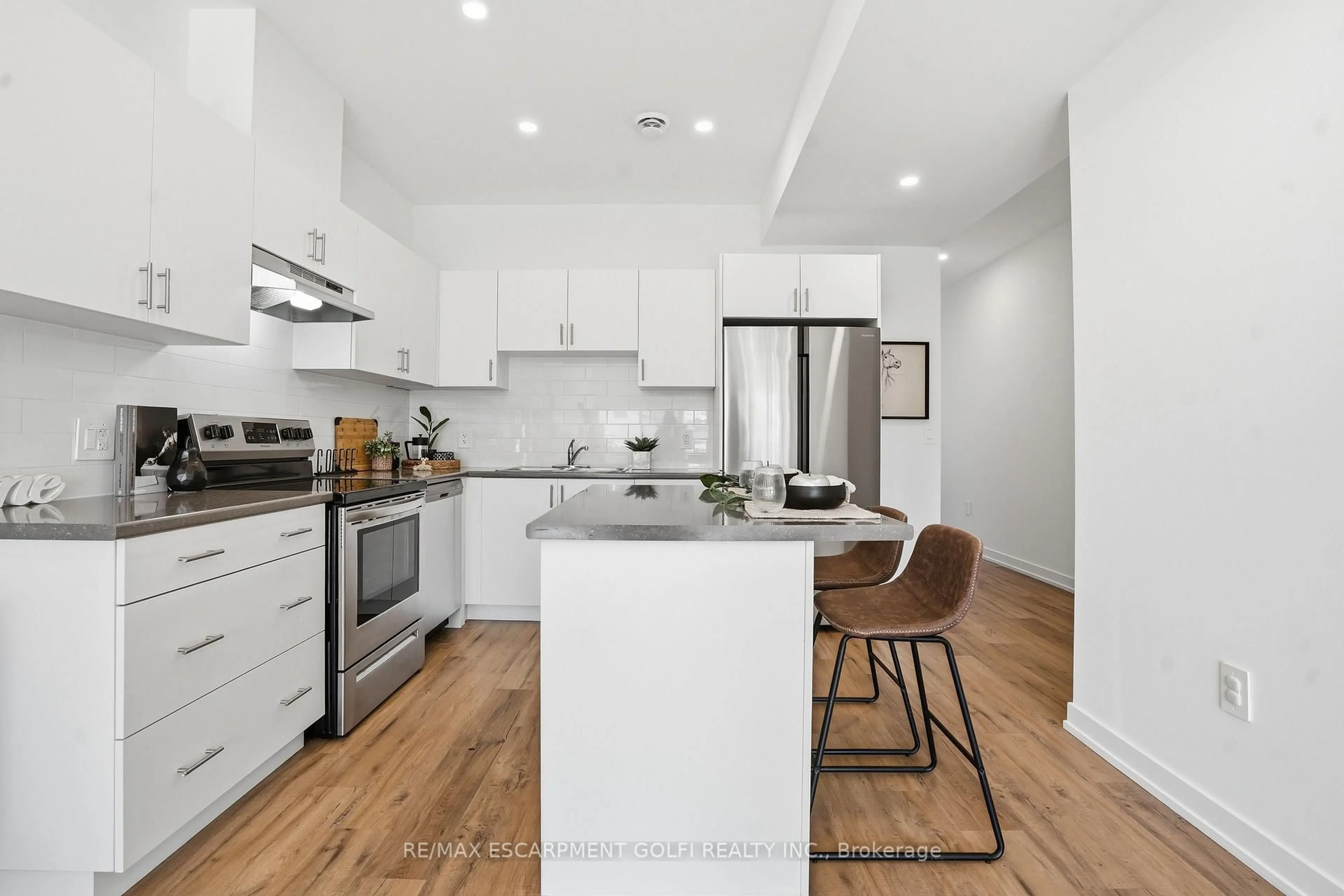 Open concept kitchen, unknown for 245 Dain Ave, Welland Ontario L3B 3E7