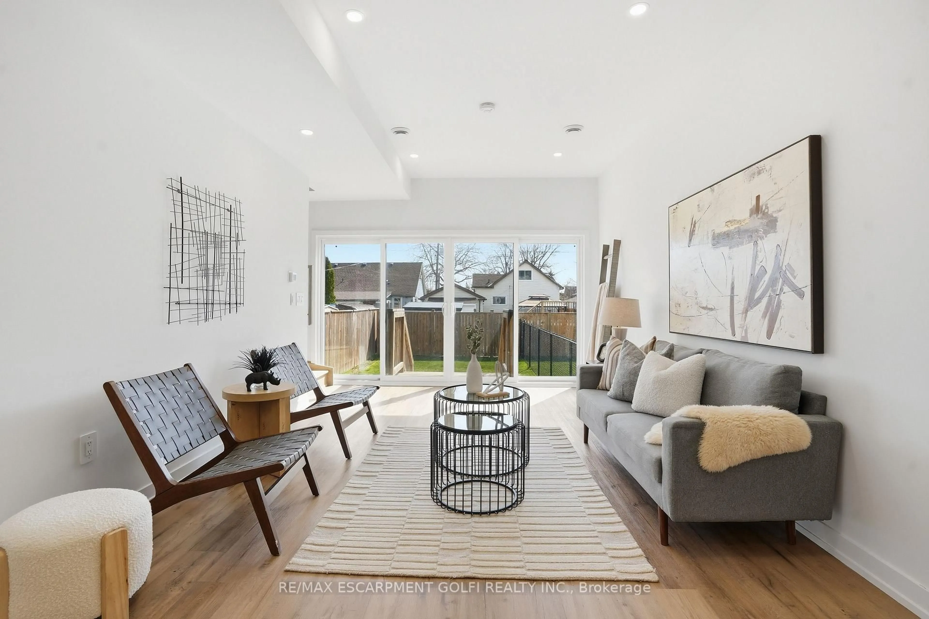 Living room with furniture, unknown for 245 Dain Ave, Welland Ontario L3B 3E7