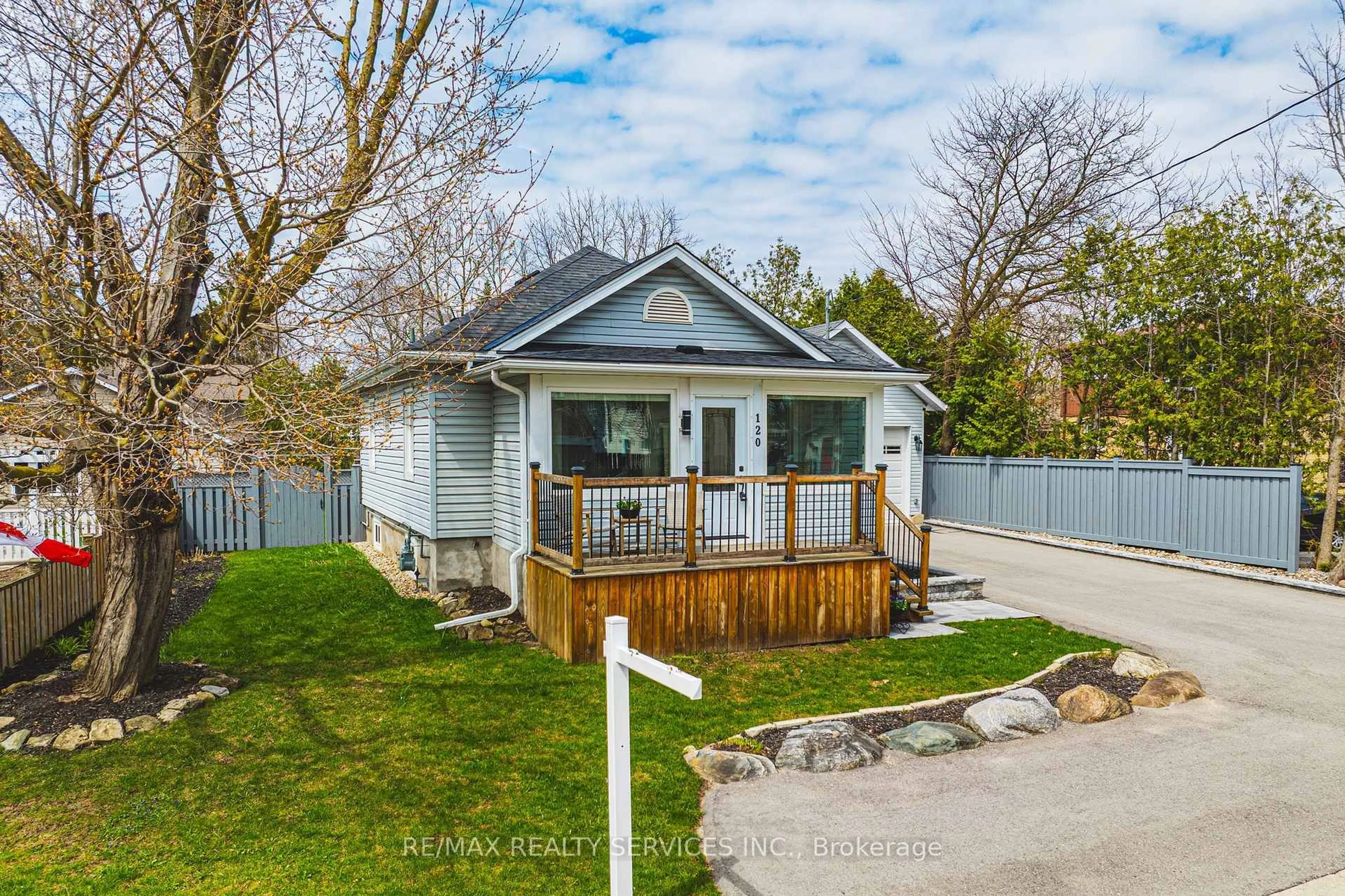 A pic from outside/outdoor area/front of a property/back of a property/a pic from drone, street for 120 Division St, Guelph/Eramosa Ontario N0B 2K0