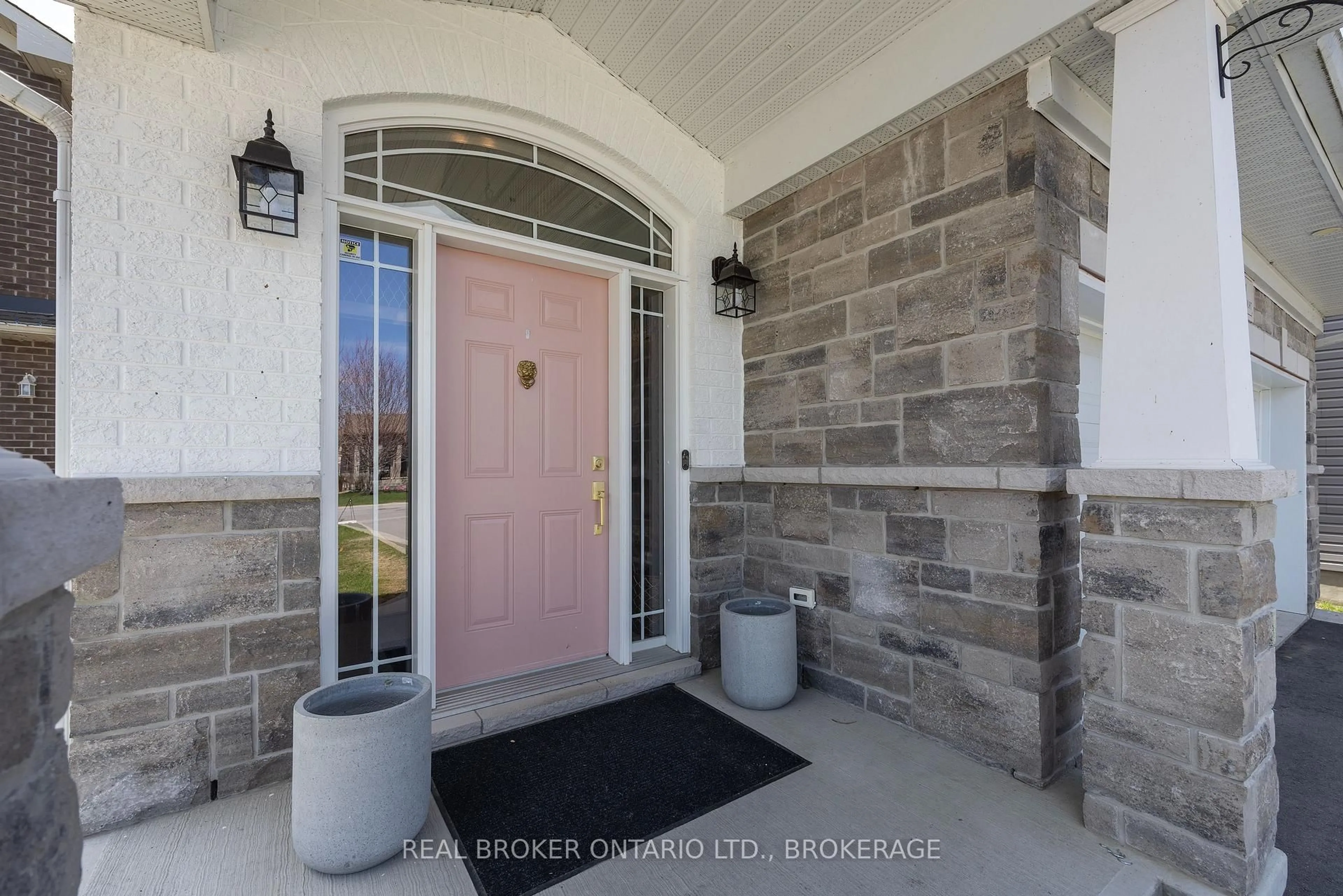 Indoor entryway for 221 CLIPPER Crt, Kingston Ontario K7K 7J9