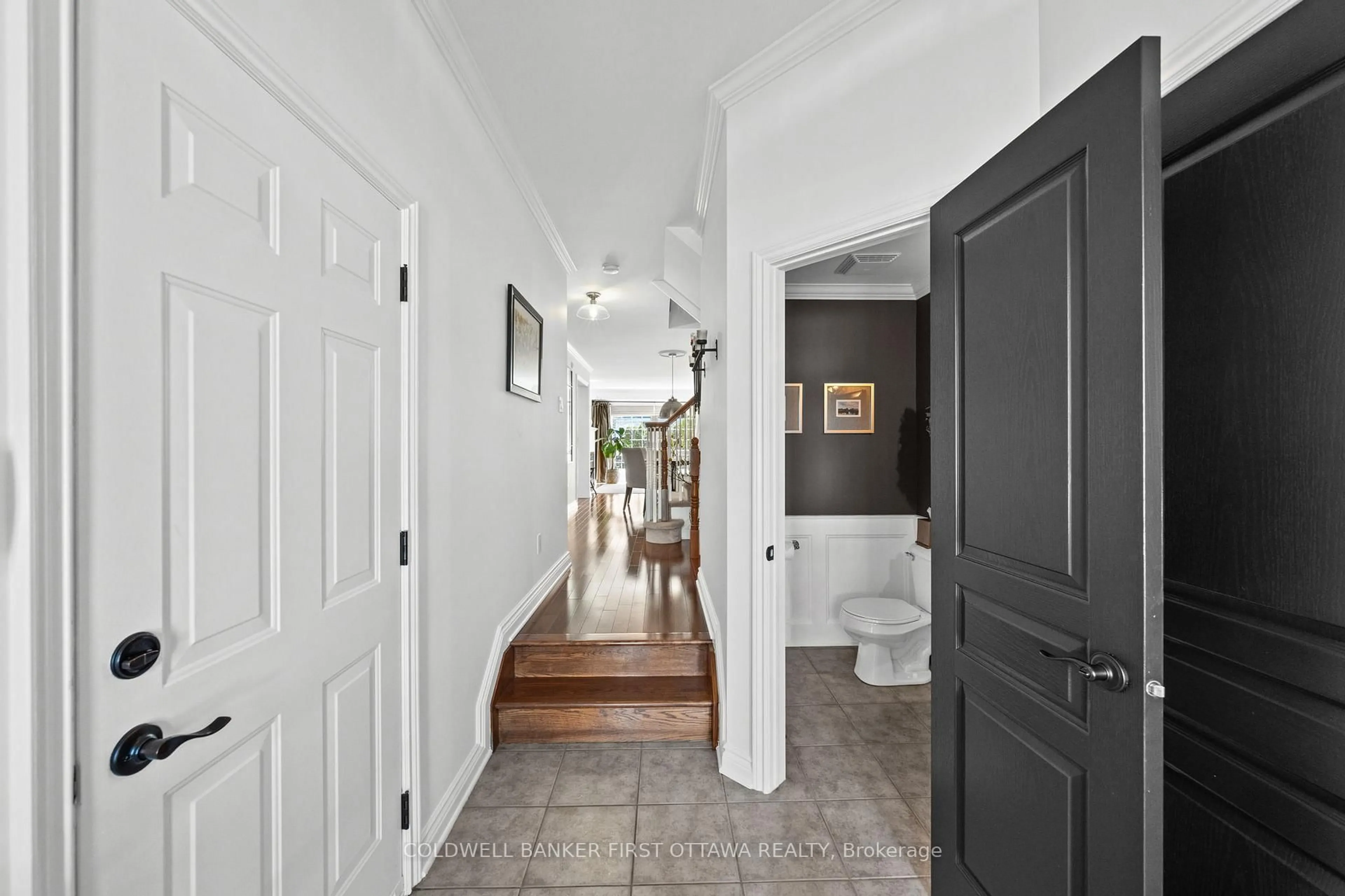 Indoor entryway for 199 Golflinks Dr, Ottawa Ontario K2J 5M8