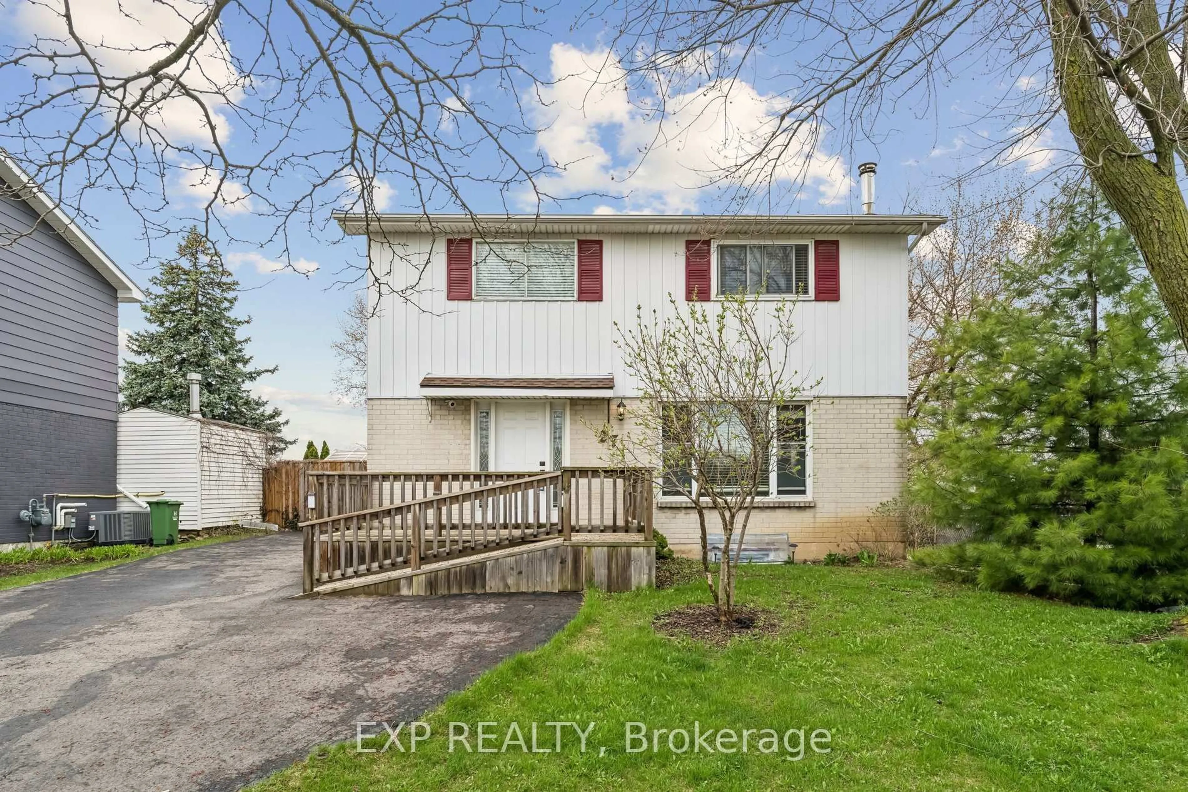 A pic from outside/outdoor area/front of a property/back of a property/a pic from drone, unknown for 27 John Murray St, Hamilton Ontario L8J 1C5