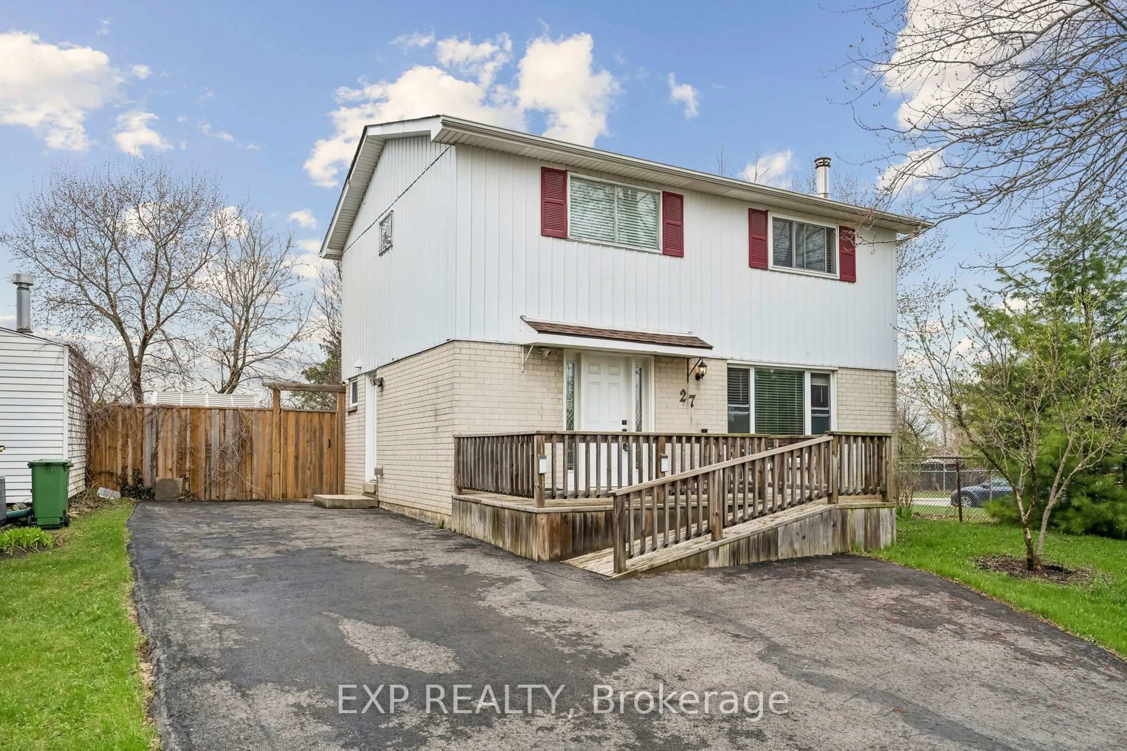 A pic from outside/outdoor area/front of a property/back of a property/a pic from drone, street for 27 John Murray St, Hamilton Ontario L8J 1C5