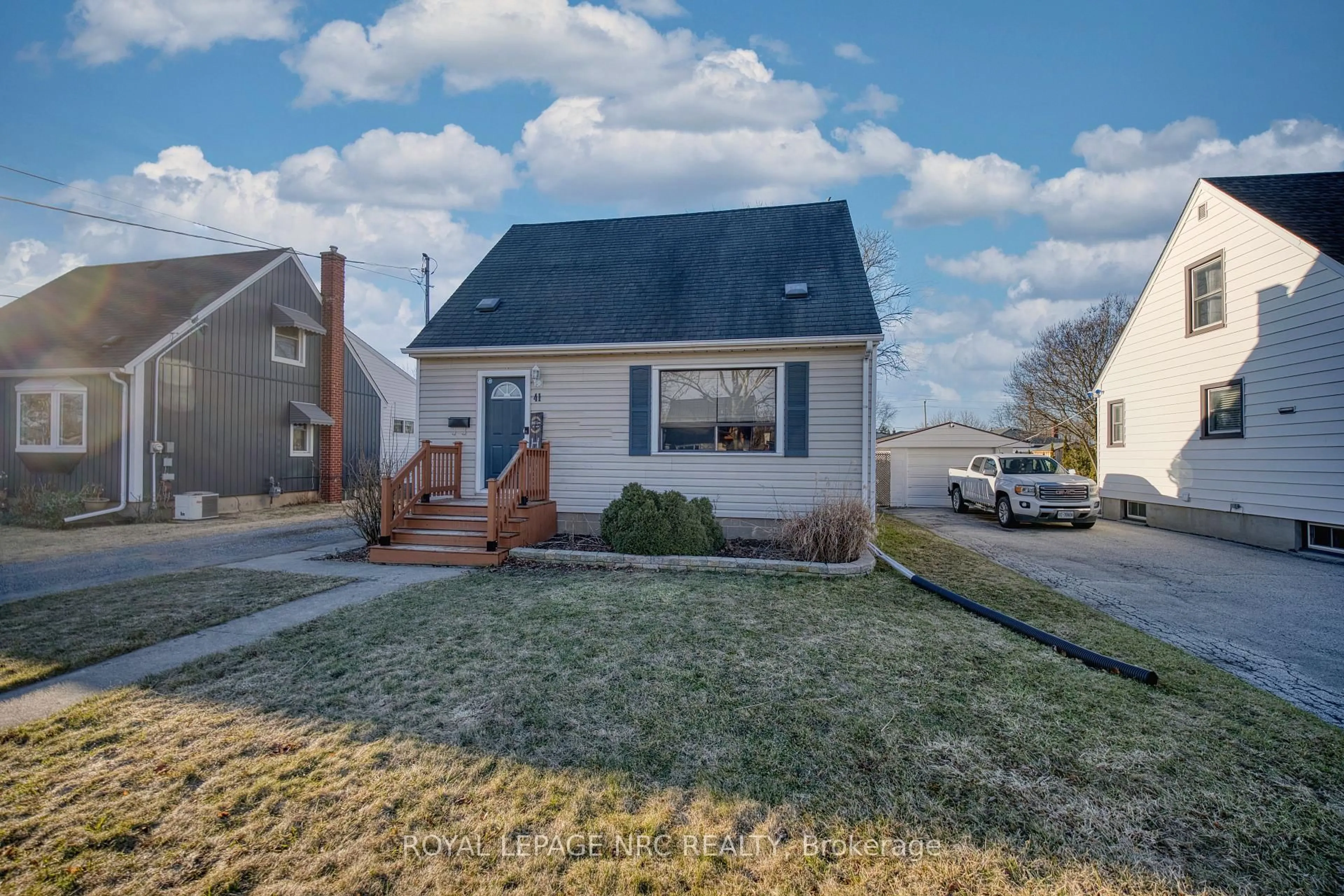 Unknown for 41 Mcdonald Ave, Thorold Ontario L2V 3E5