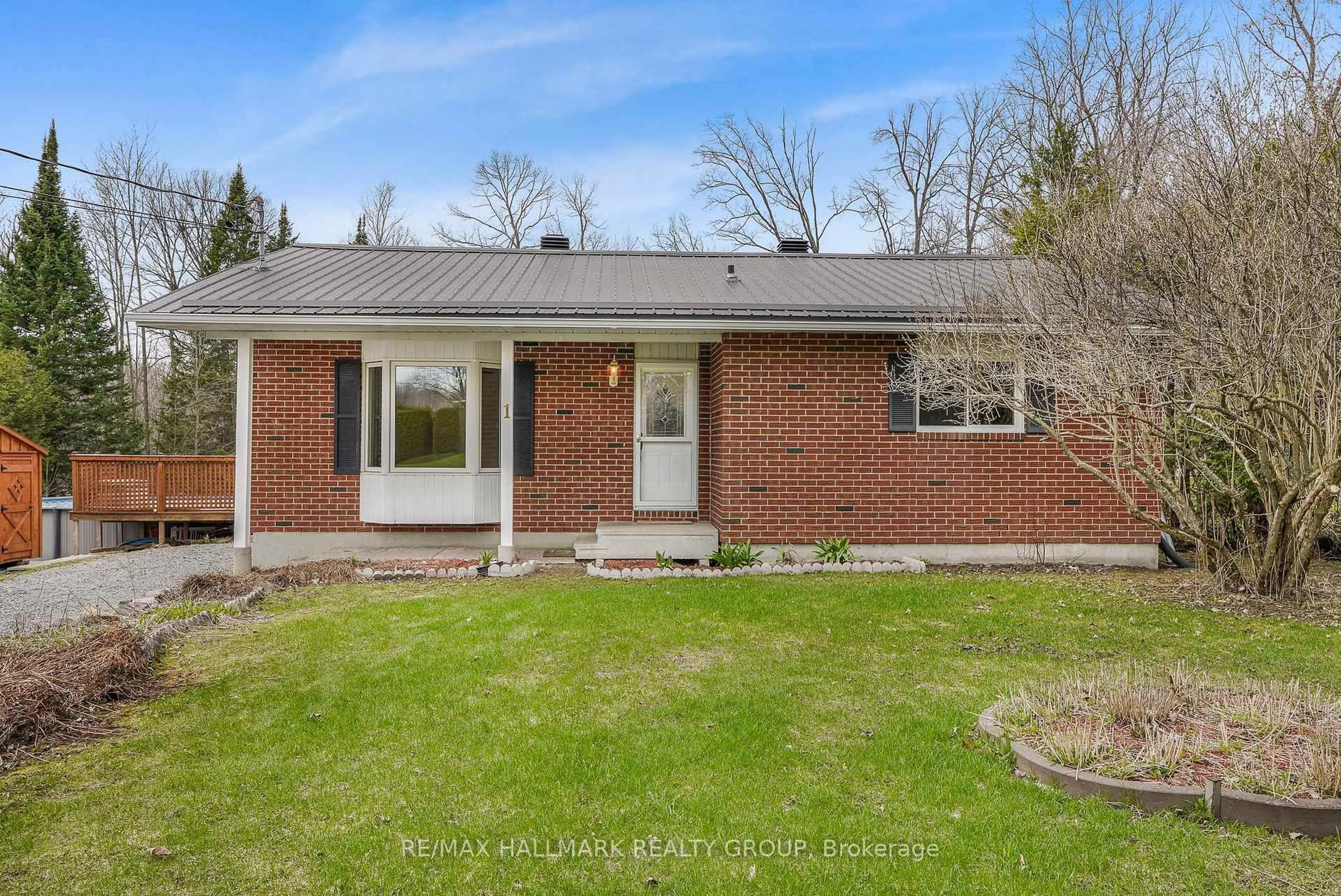 Home with brick exterior material, street for 1 CLARENCE Crt, Clarence-Rockland Ontario K4K 1K7
