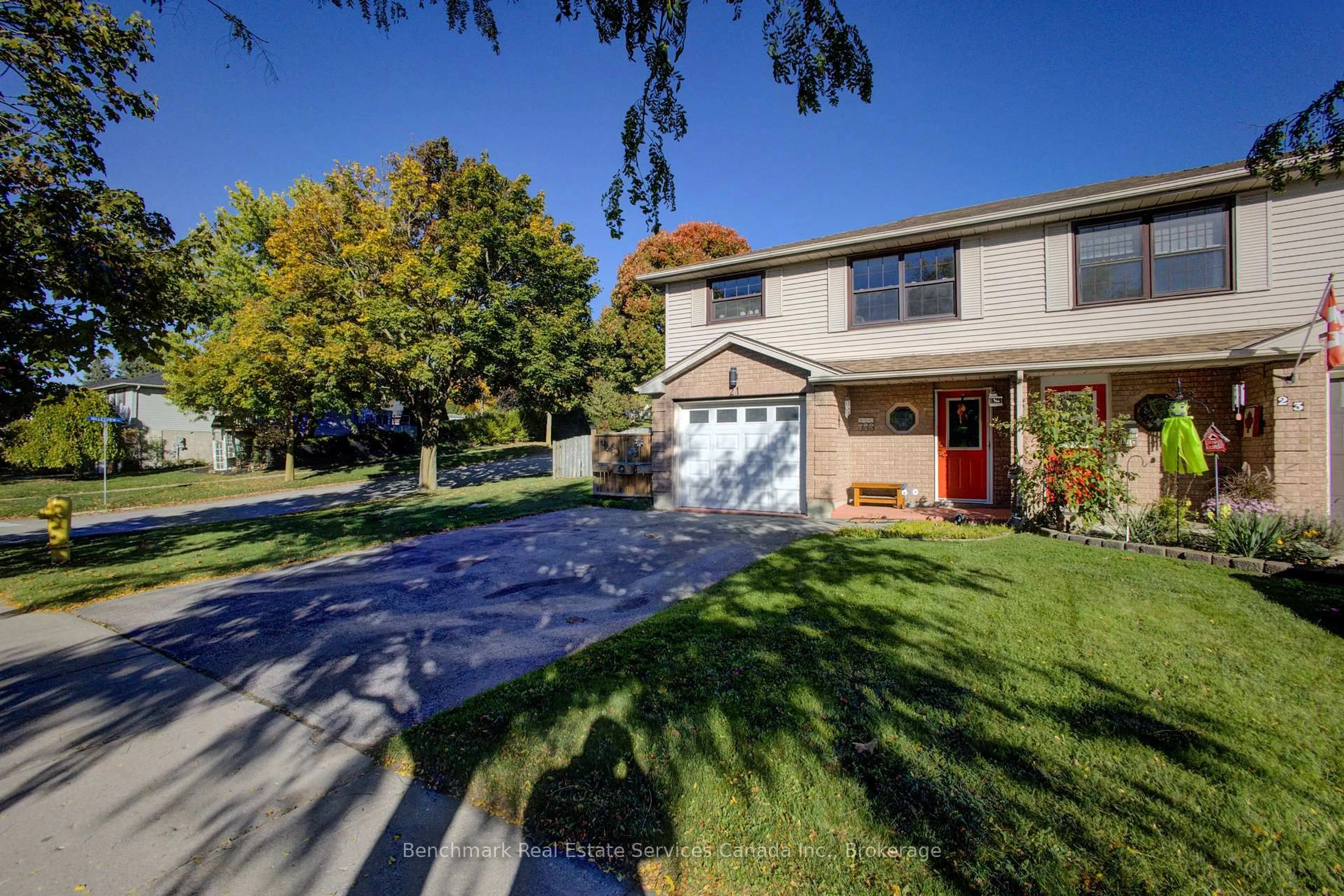 Home with vinyl exterior material, street for 21 SOUTHVALE Rd, St. Marys Ontario N4X 1E9