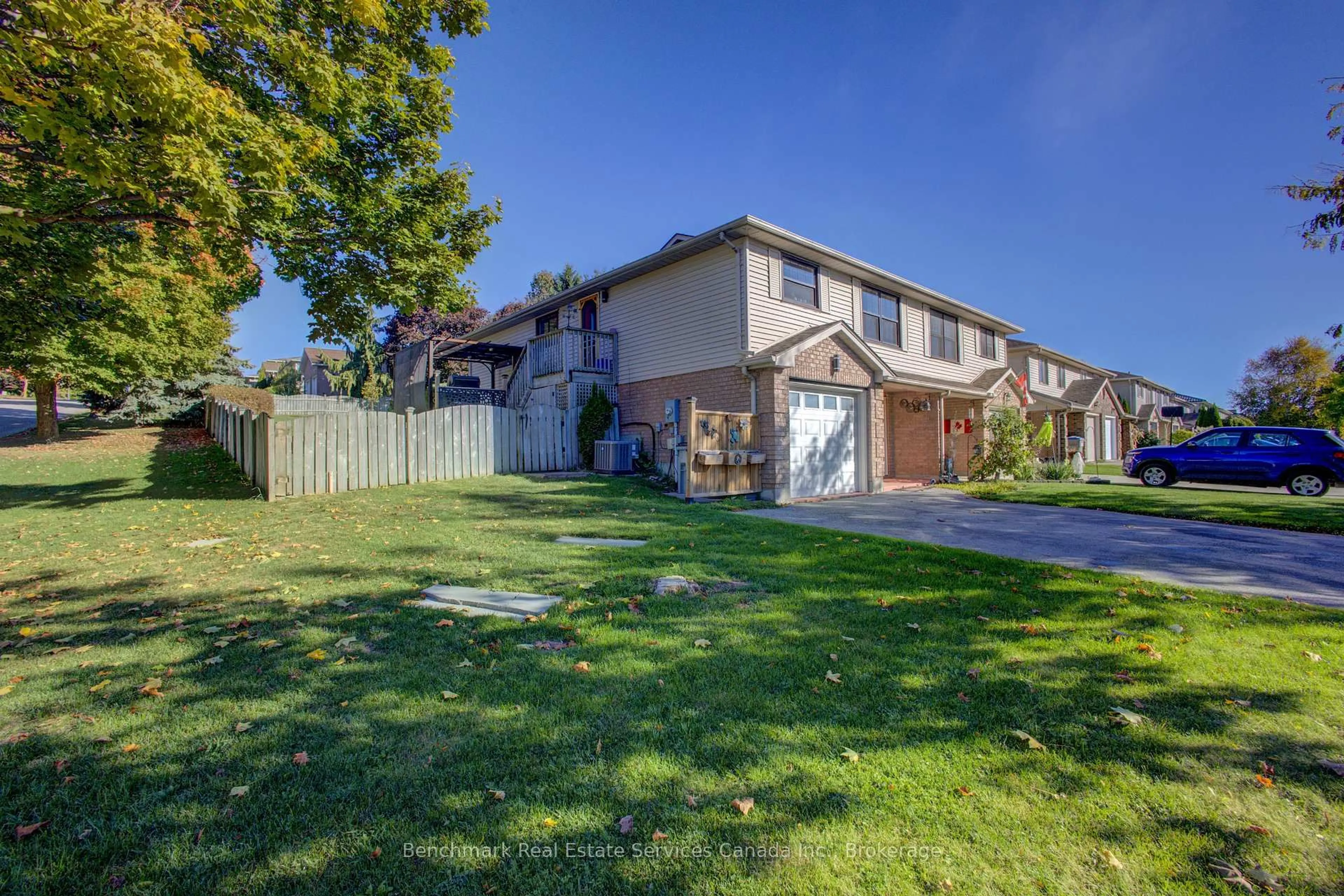 A pic from outside/outdoor area/front of a property/back of a property/a pic from drone, street for 21 SOUTHVALE Rd, St. Marys Ontario N4X 1E9