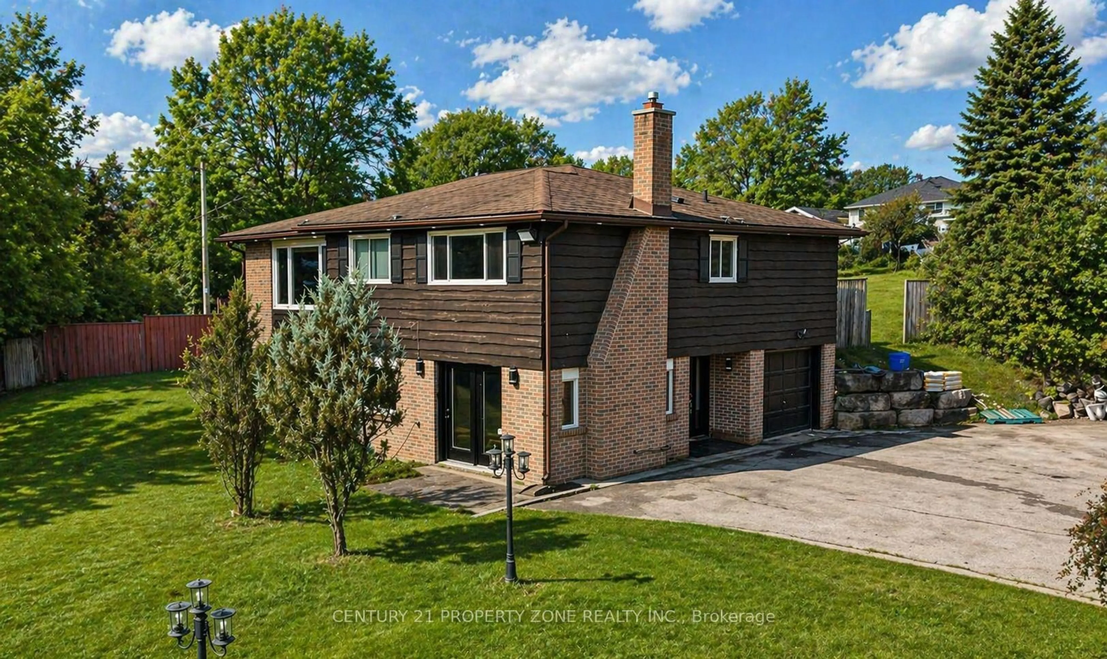 A pic from outside/outdoor area/front of a property/back of a property/a pic from drone, building for 5172 Trafalgar Rd, Erin Ontario N0B 1T0