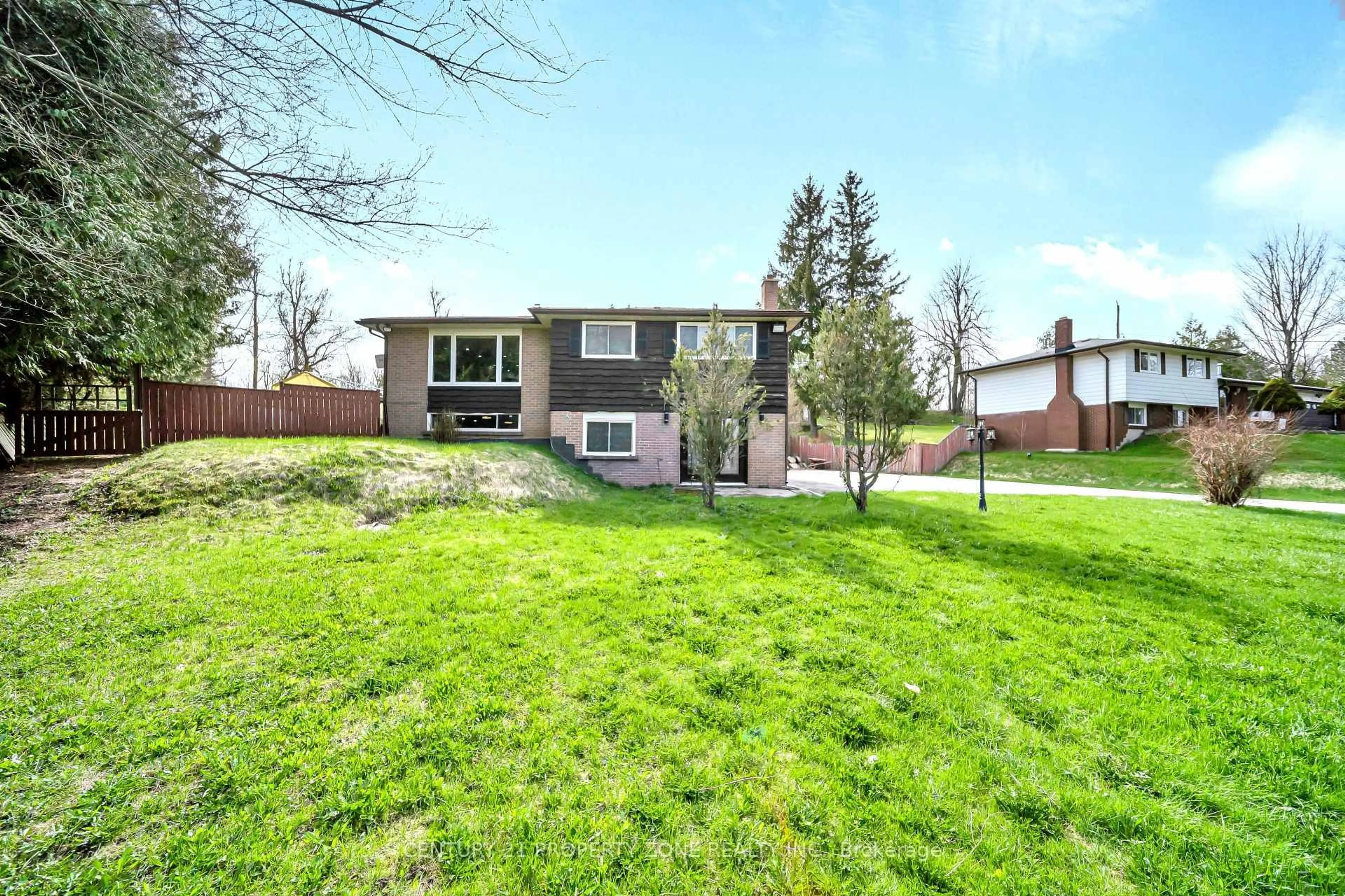 A pic from outside/outdoor area/front of a property/back of a property/a pic from drone, street for 5172 Trafalgar Rd, Erin Ontario N0B 1T0