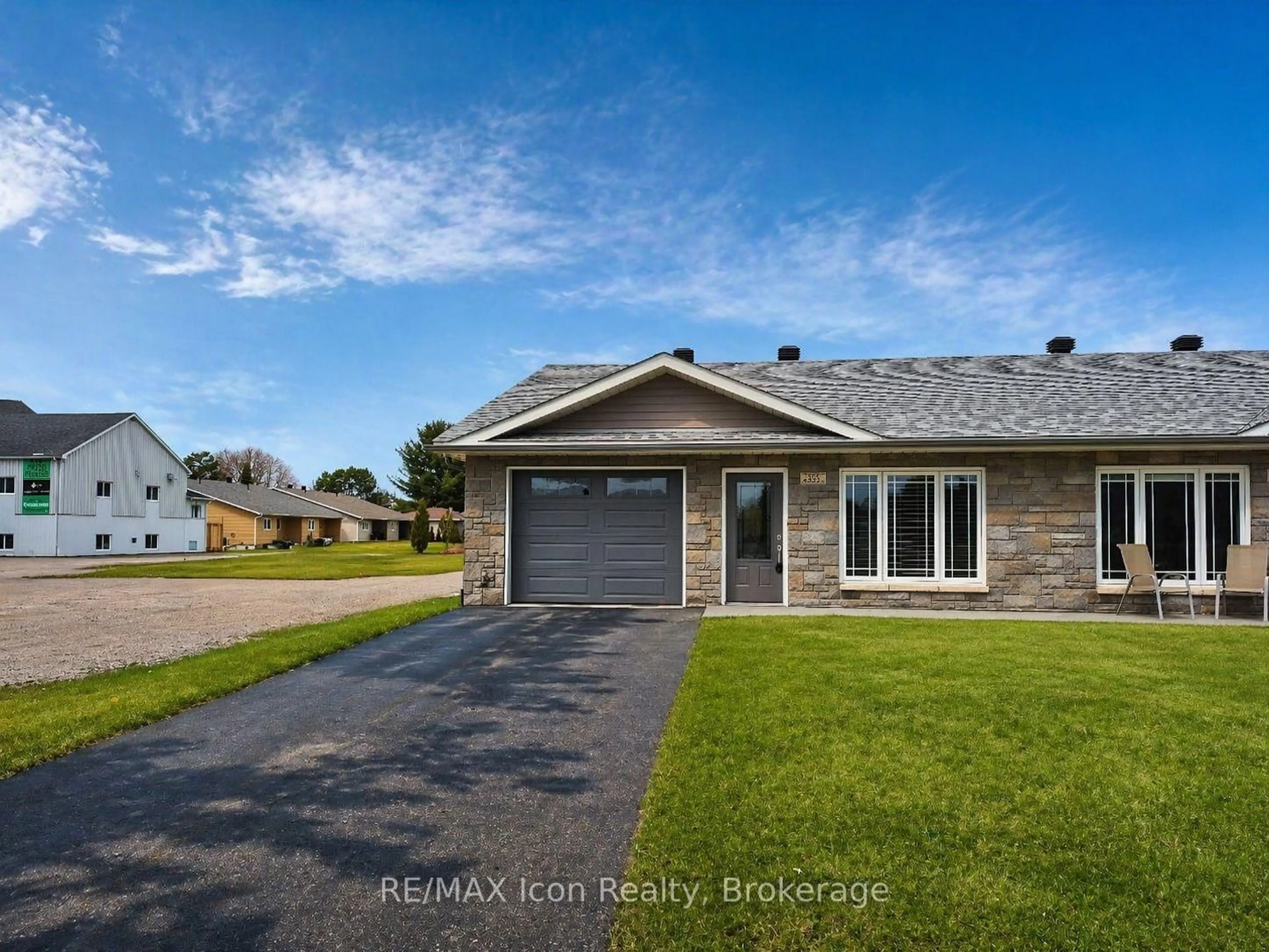 Home with vinyl exterior material, street for 325 Nipissing St, West Nipissing Ontario P2B 3C5