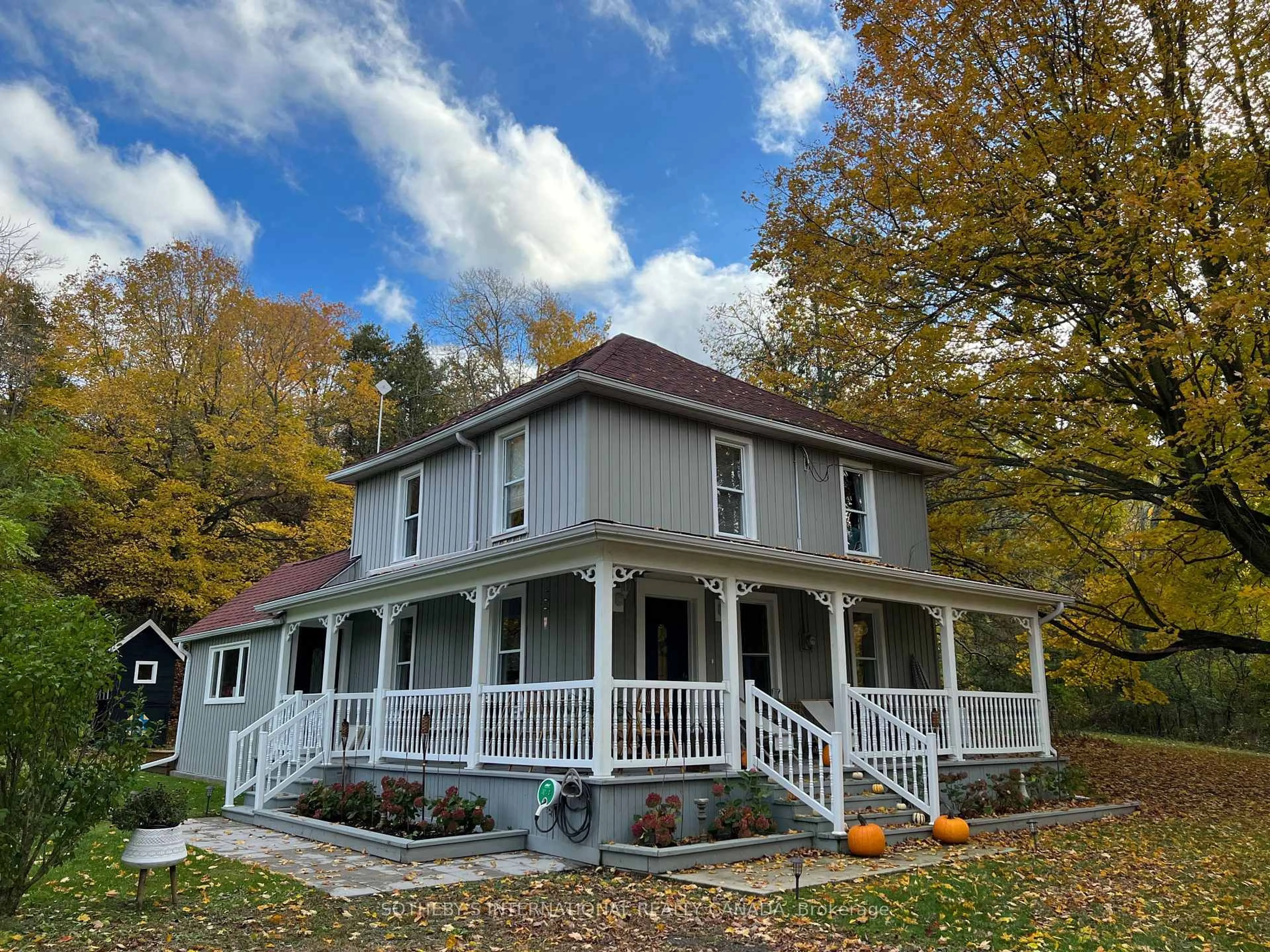 Home with vinyl exterior material, unknown for 3050 County Road 7, Prince Edward County Ontario K0K 2T0