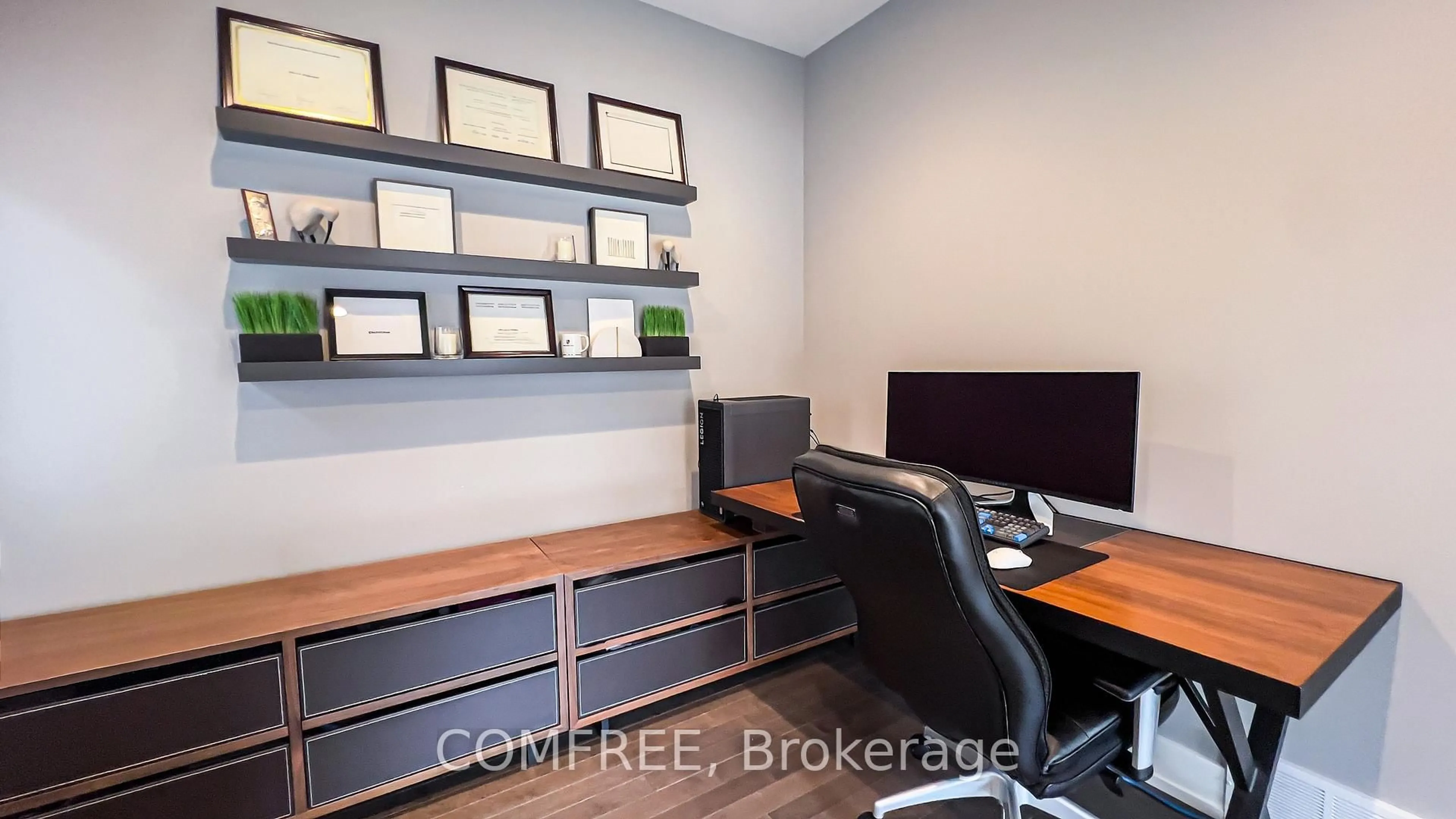 A pic of a room for 421 Pearce St, North Bay Ontario P1C 1M8