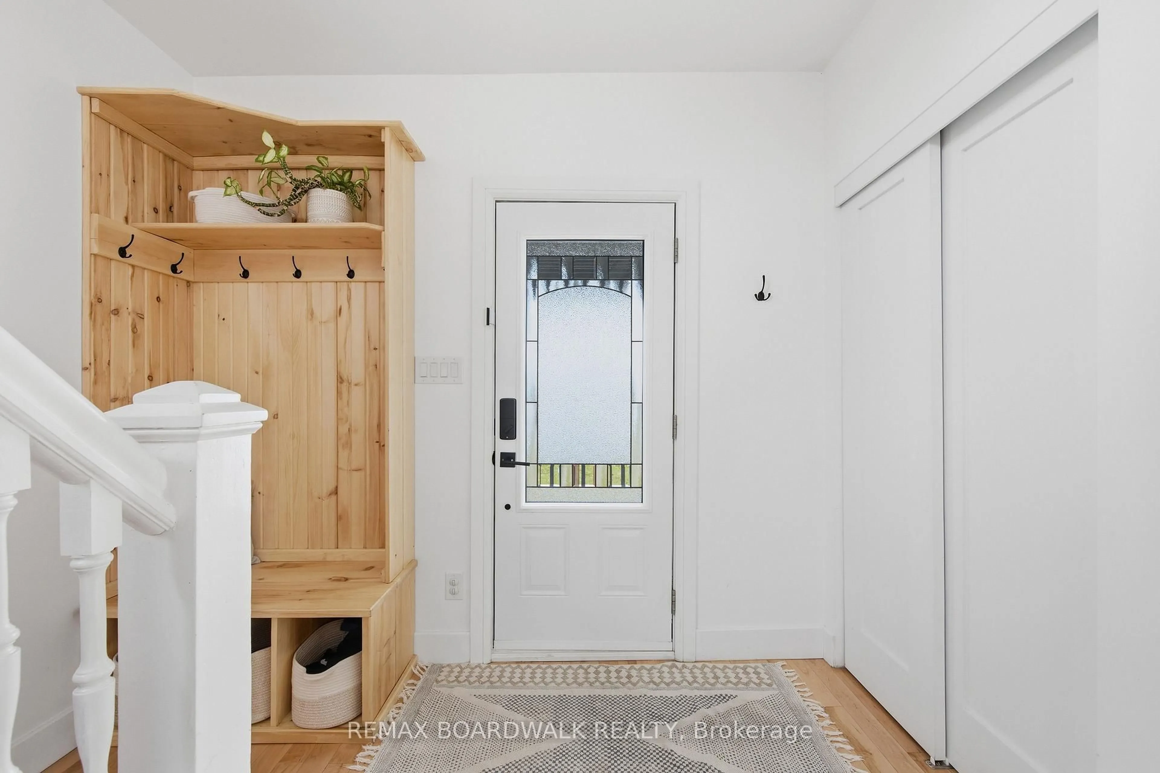 Indoor entryway for 62 Craig St, Russell Ontario K4R 1A2