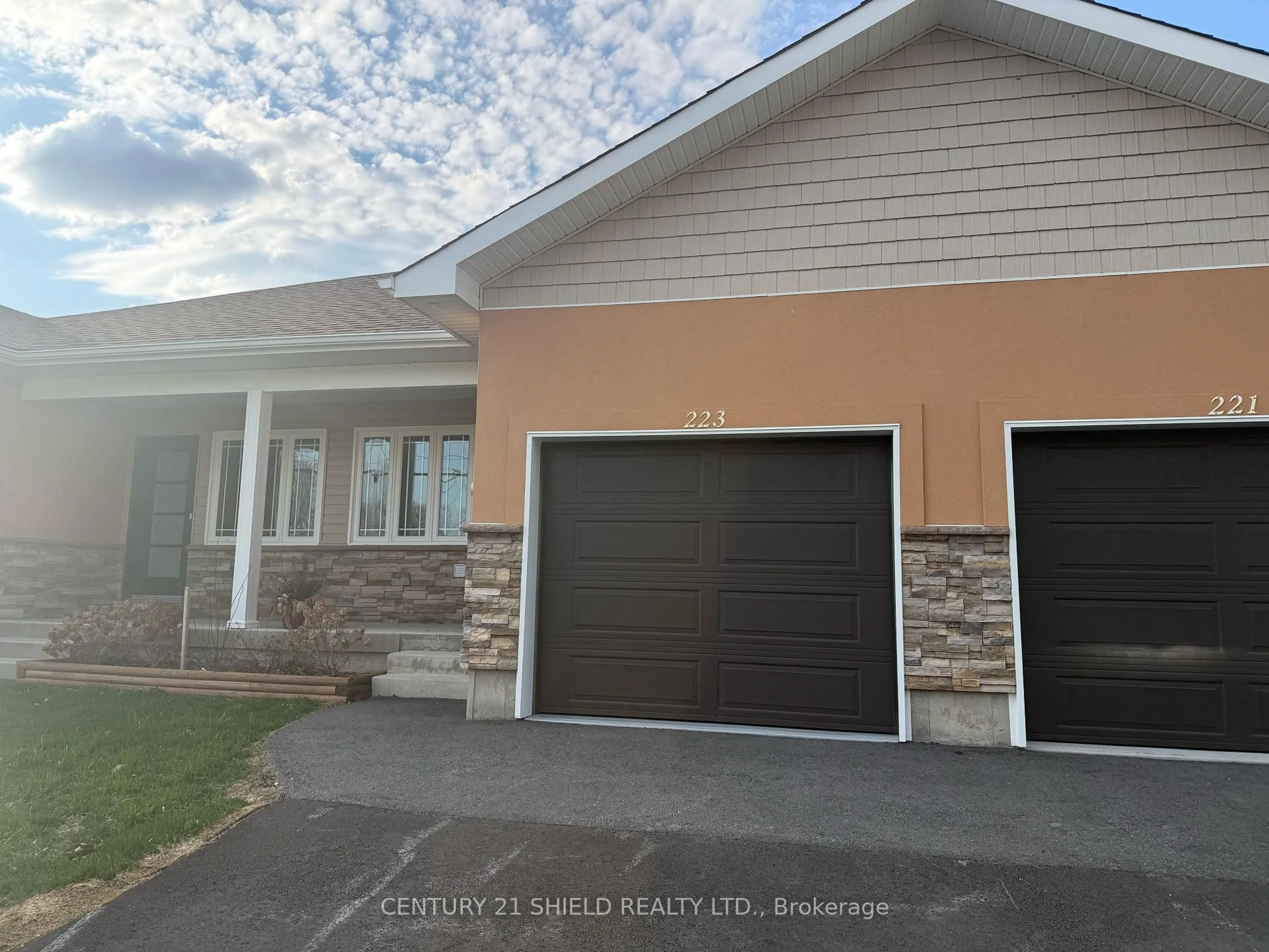 Unknown for 223 Third St, Cornwall Ontario K6J 0B6