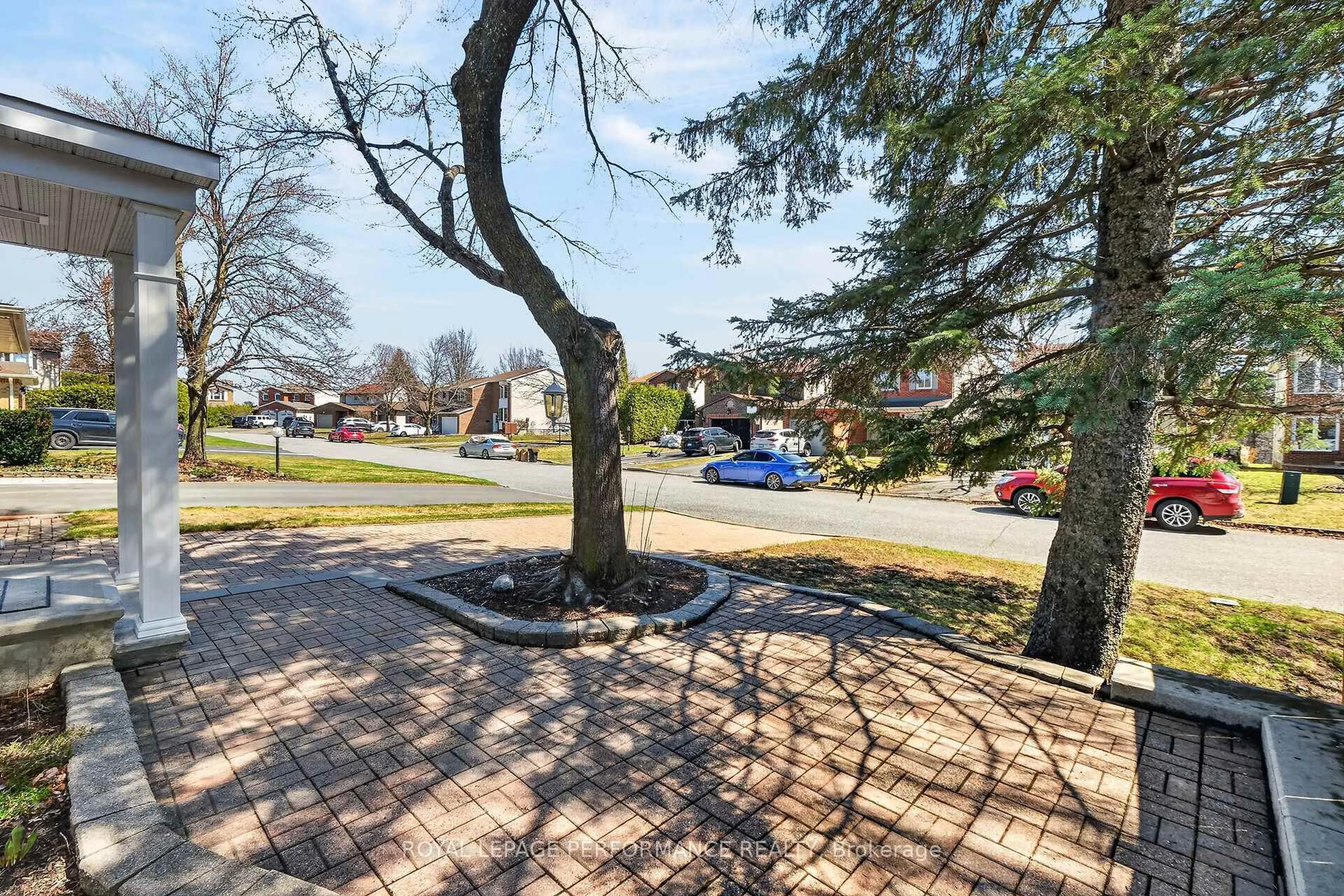 A pic from outside/outdoor area/front of a property/back of a property/a pic from drone, street for 13 Valley Ridge St, Ottawa Ontario K2E 7W1