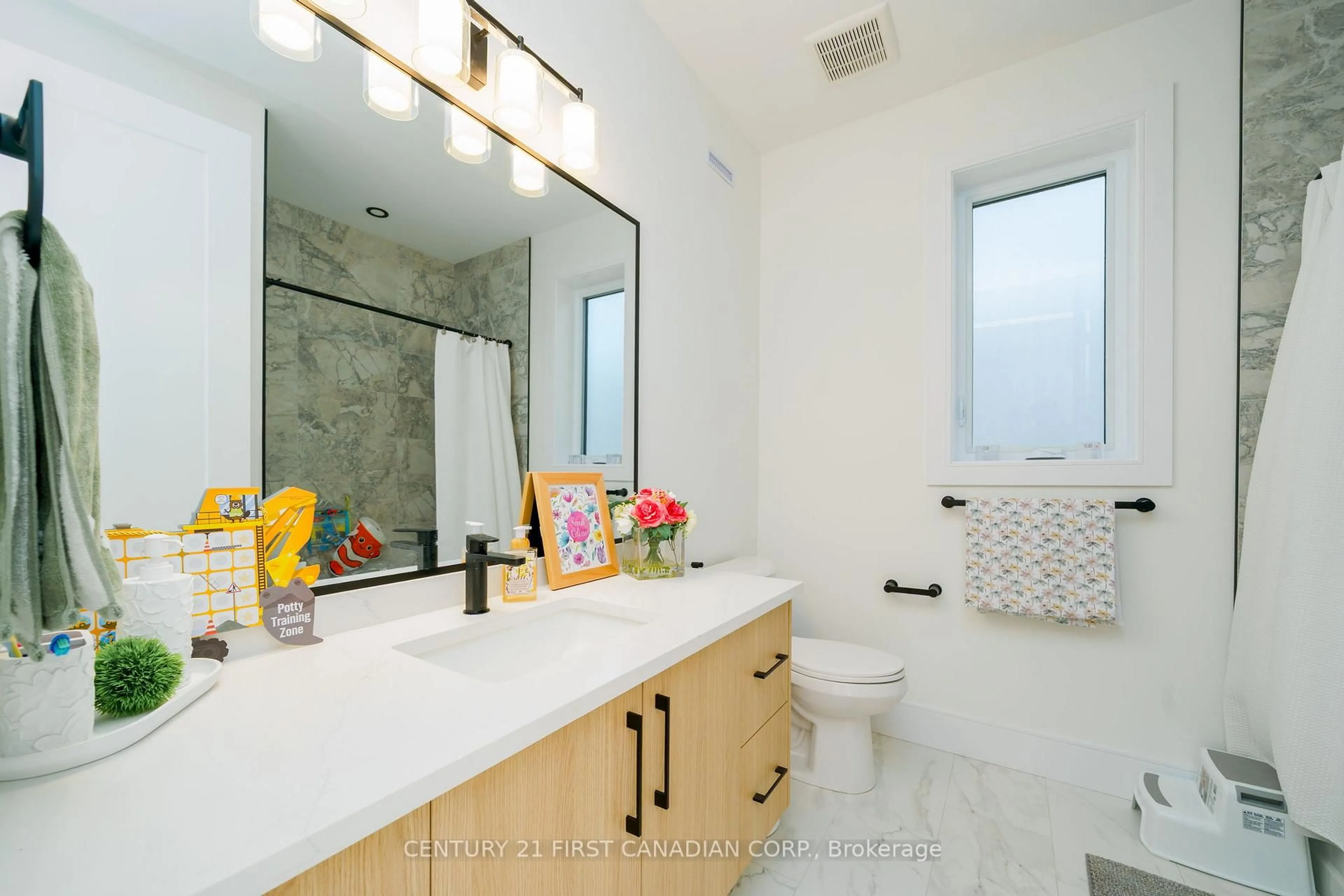 Contemporary bathroom, ceramic/tile floor for 17 Sheldabren St, North Middlesex Ontario N0M 1A0
