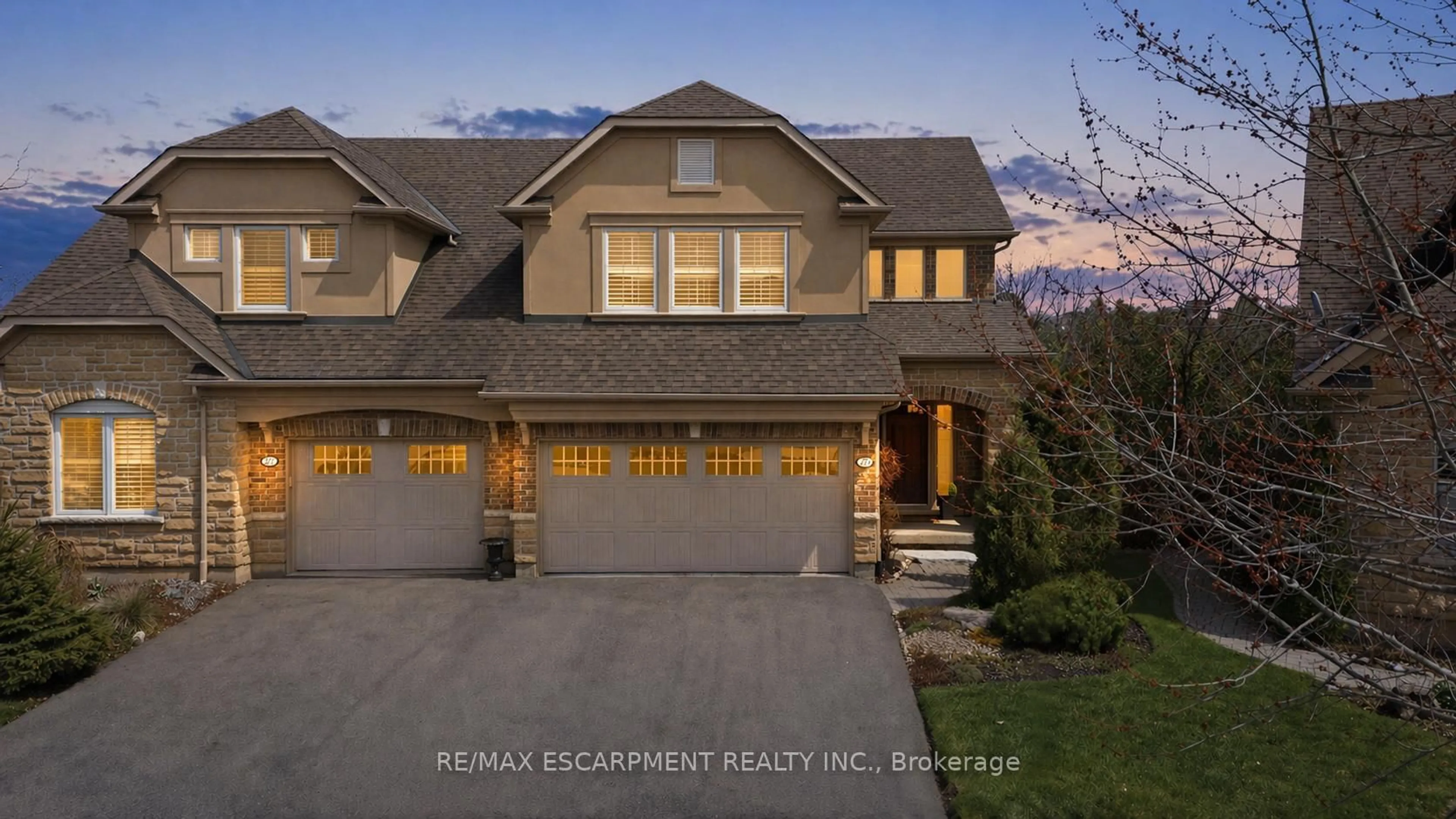 Home with vinyl exterior material, street for 253 Millview Crt, Guelph/Eramosa Ontario N0B 2K0