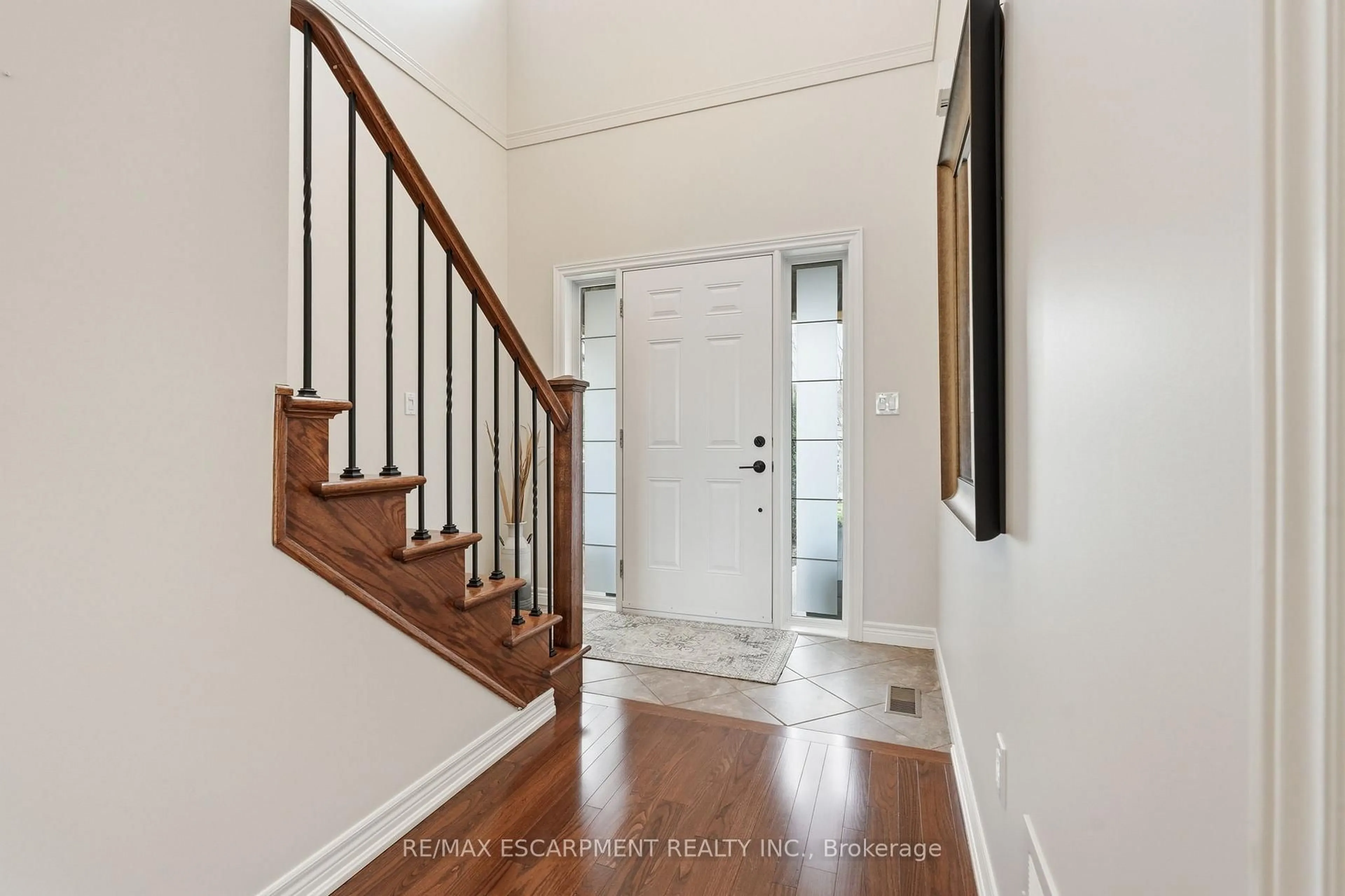 Indoor entryway for 253 Millview Crt, Guelph/Eramosa Ontario N0B 2K0