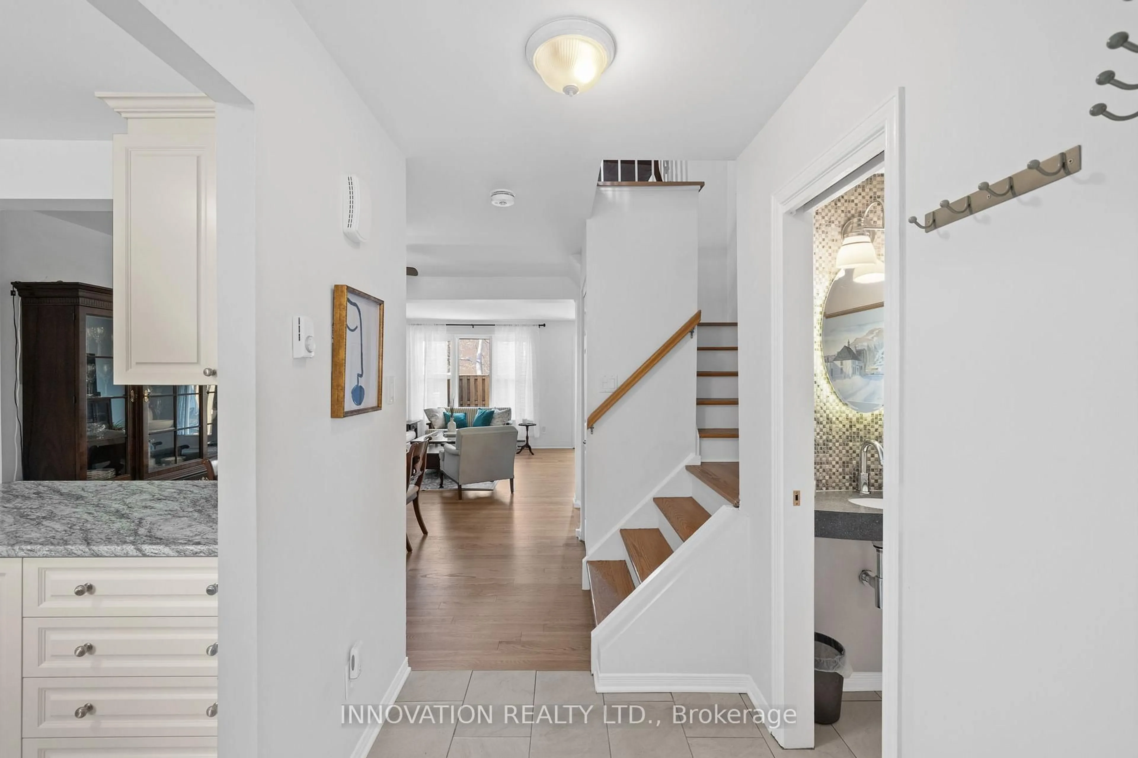 Indoor entryway for 920 Dynes Rd #22, Ottawa Ontario K2C 0G8