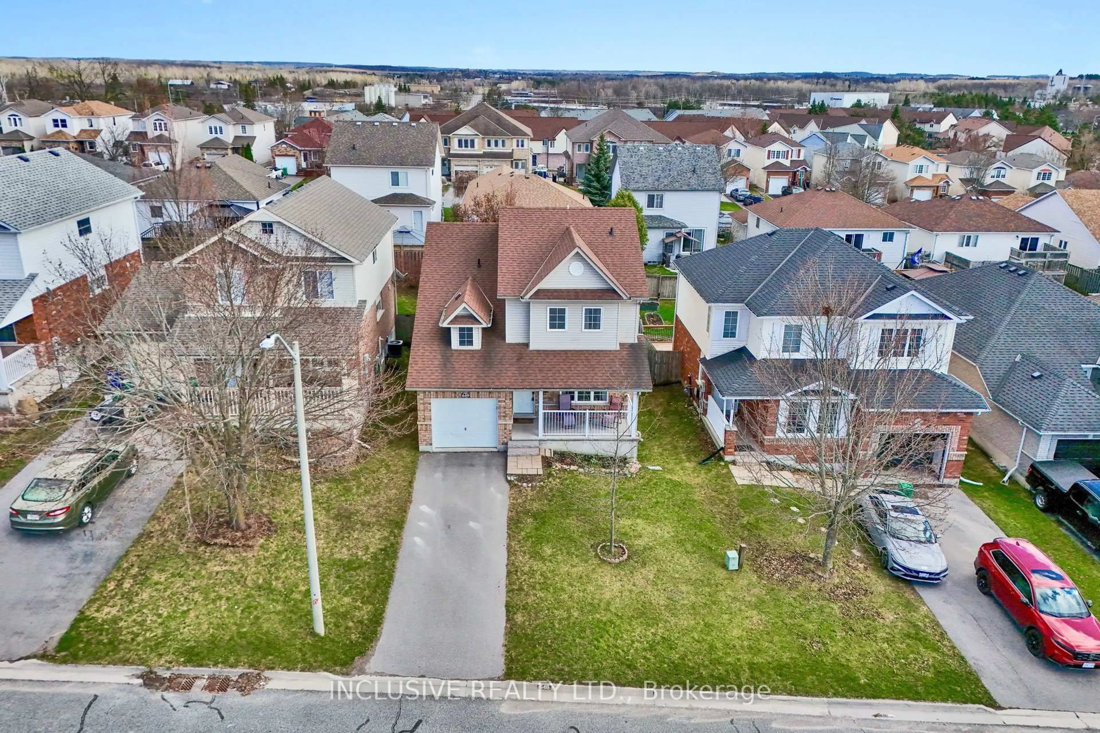 A pic from outside/outdoor area/front of a property/back of a property/a pic from drone, street for 649 Trailview Dr, Peterborough Ontario K9J 8P3