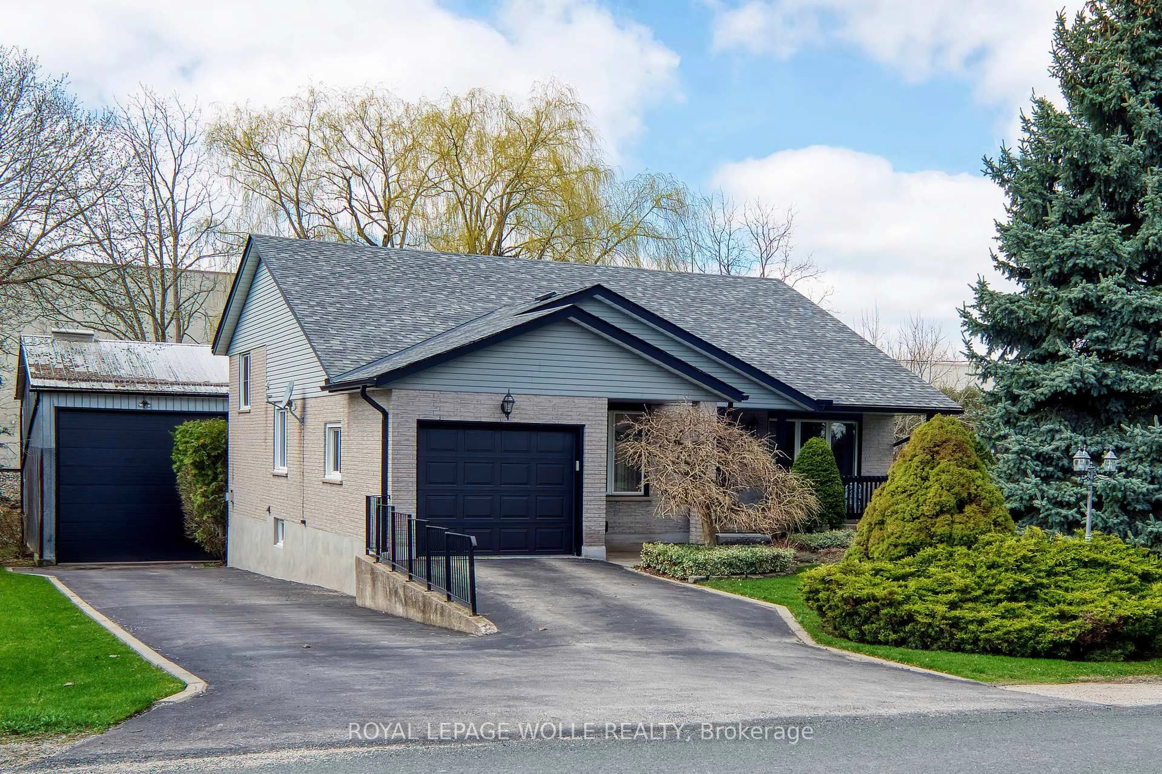 Unknown for 108 Queensway Dr, Woolwich Ontario N0B 2N0