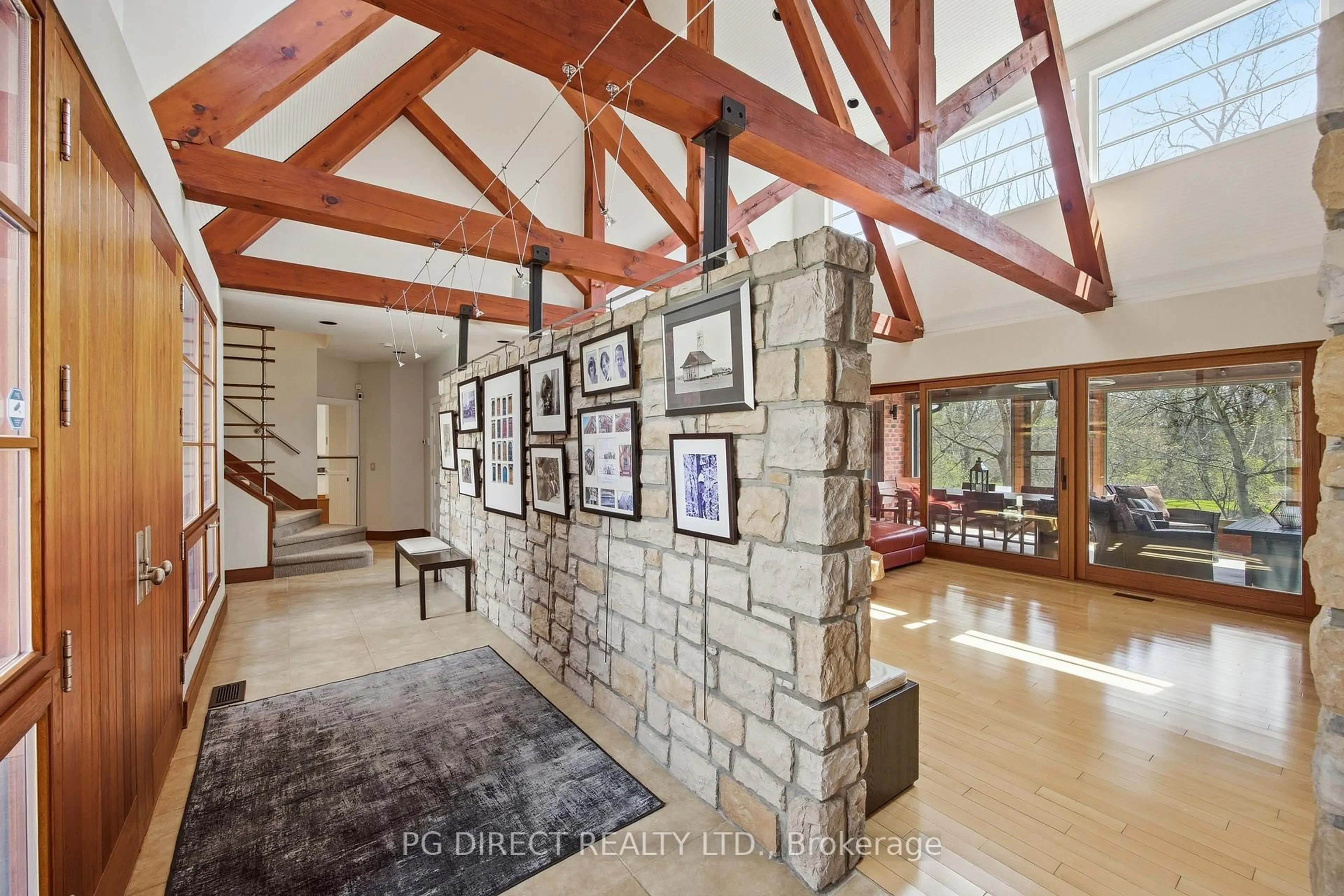 Indoor foyer for 3871 Middle Side Rd, Amherstburg Ontario N9V 2Y9