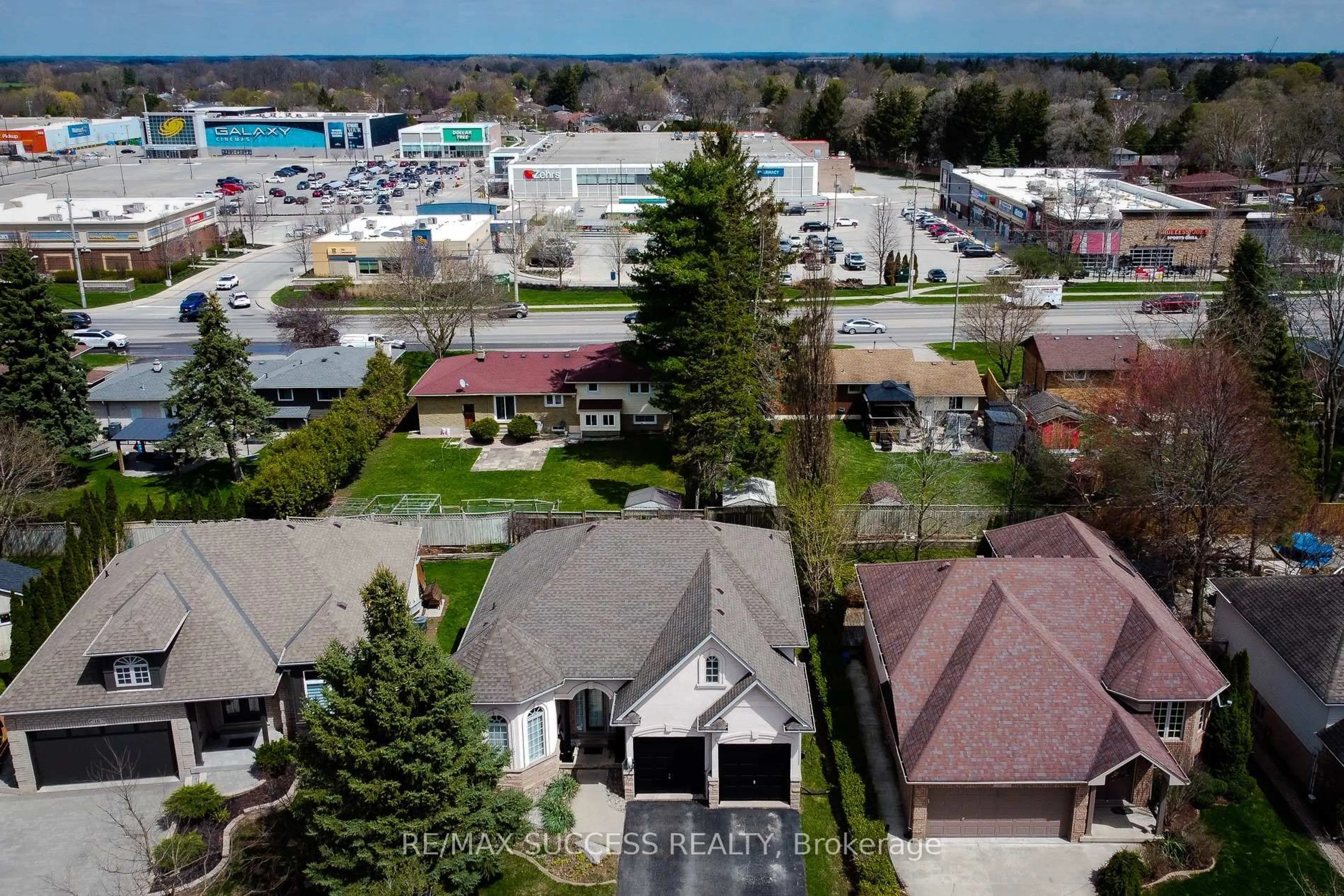 A pic from outside/outdoor area/front of a property/back of a property/a pic from drone, street for 14 Casson Lane, Brantford Ontario N3R 7Z4