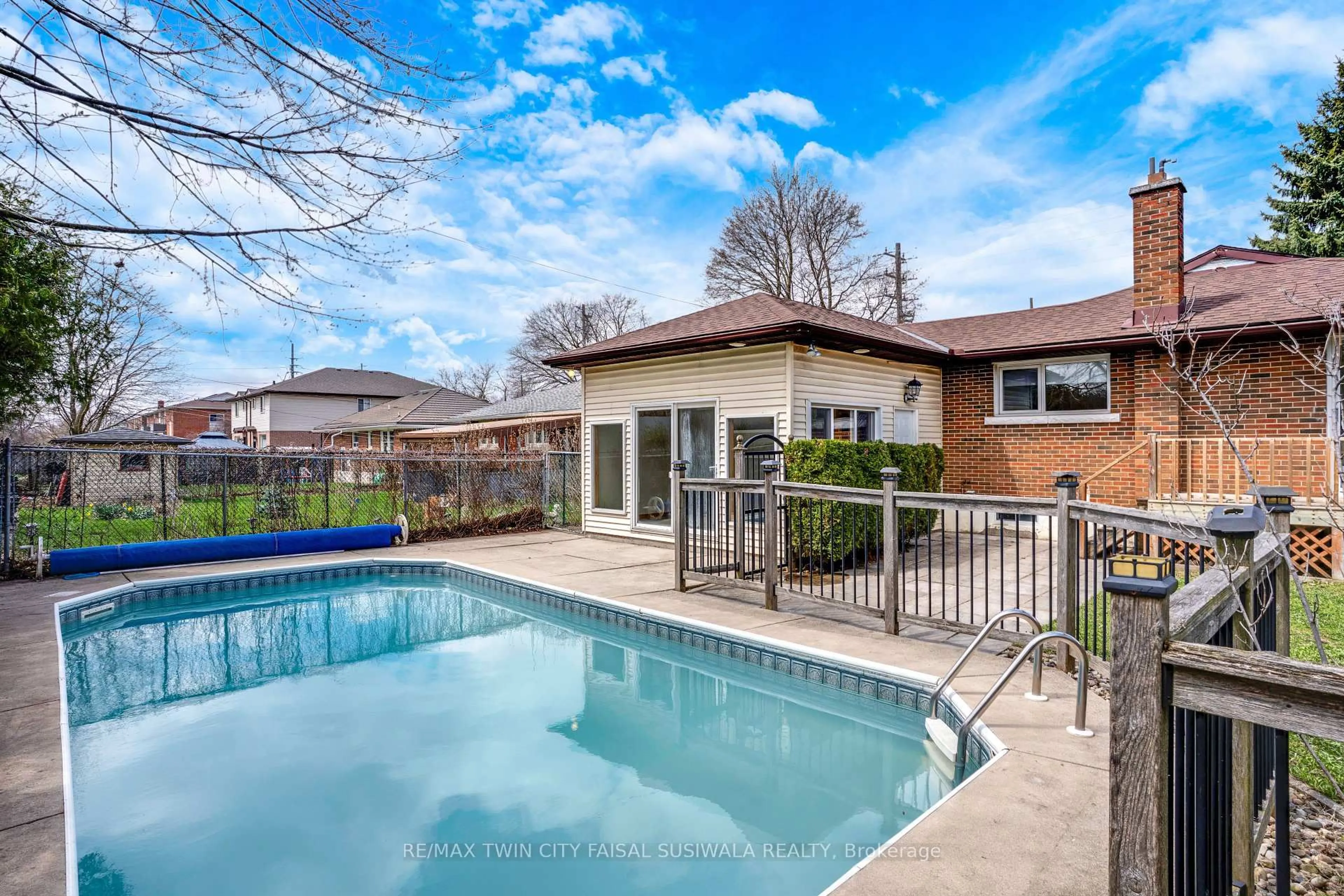 Pool for 335 SPEEDVALE Ave, Guelph Ontario N1E 1N6