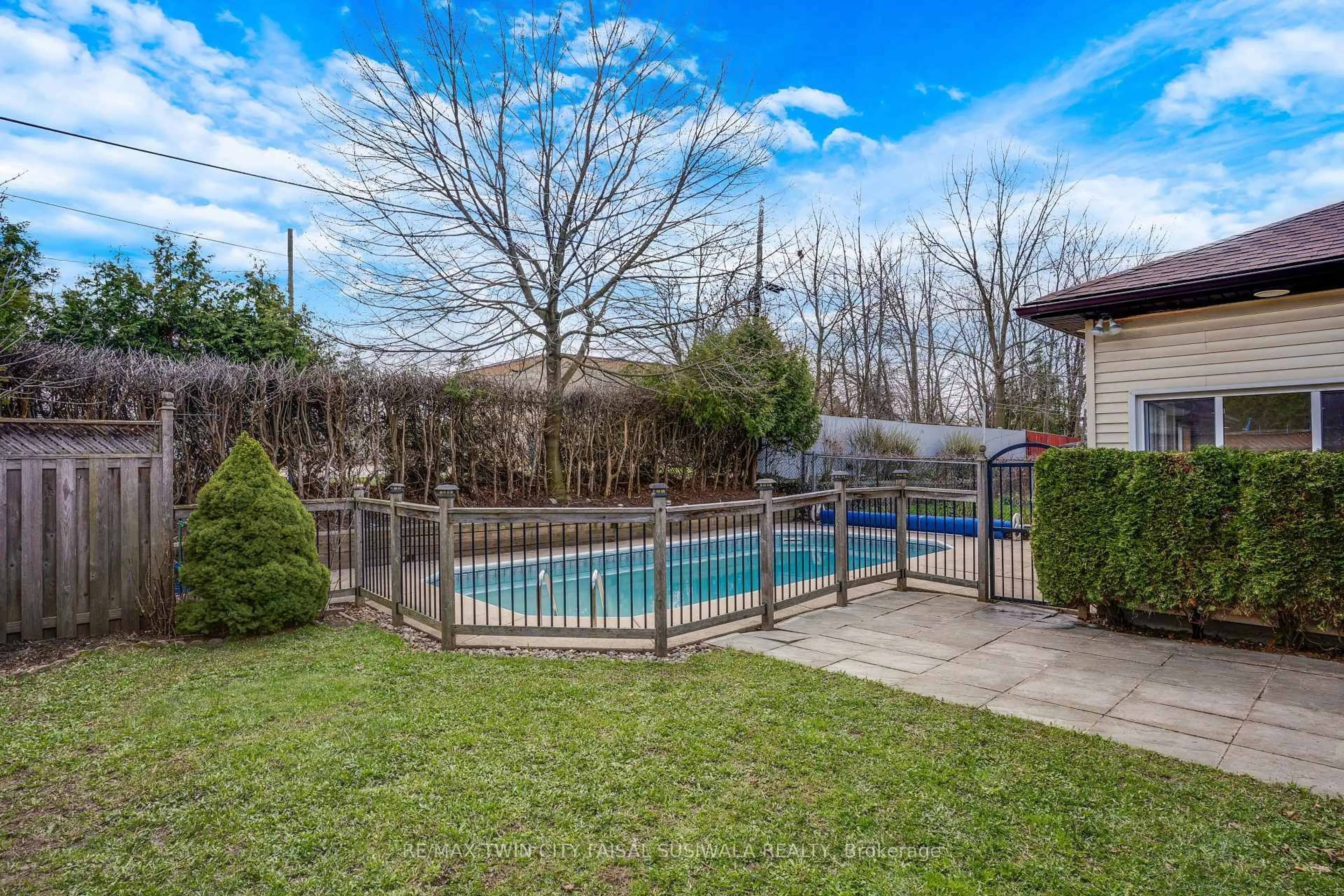 Pool for 335 SPEEDVALE Ave, Guelph Ontario N1E 1N6