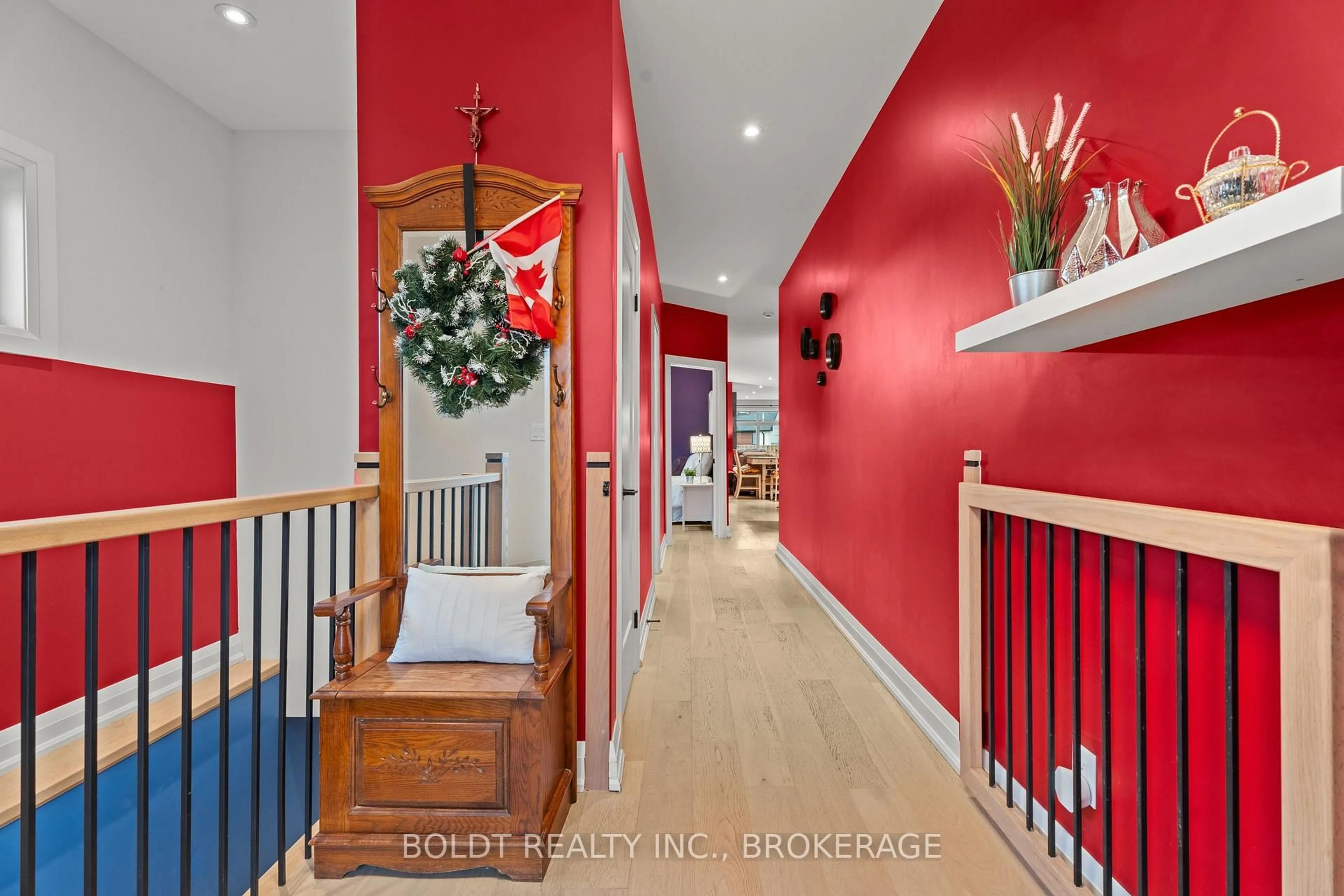 Indoor entryway for 1074B Vansickle Rd, St. Catharines Ontario L2S 2X3