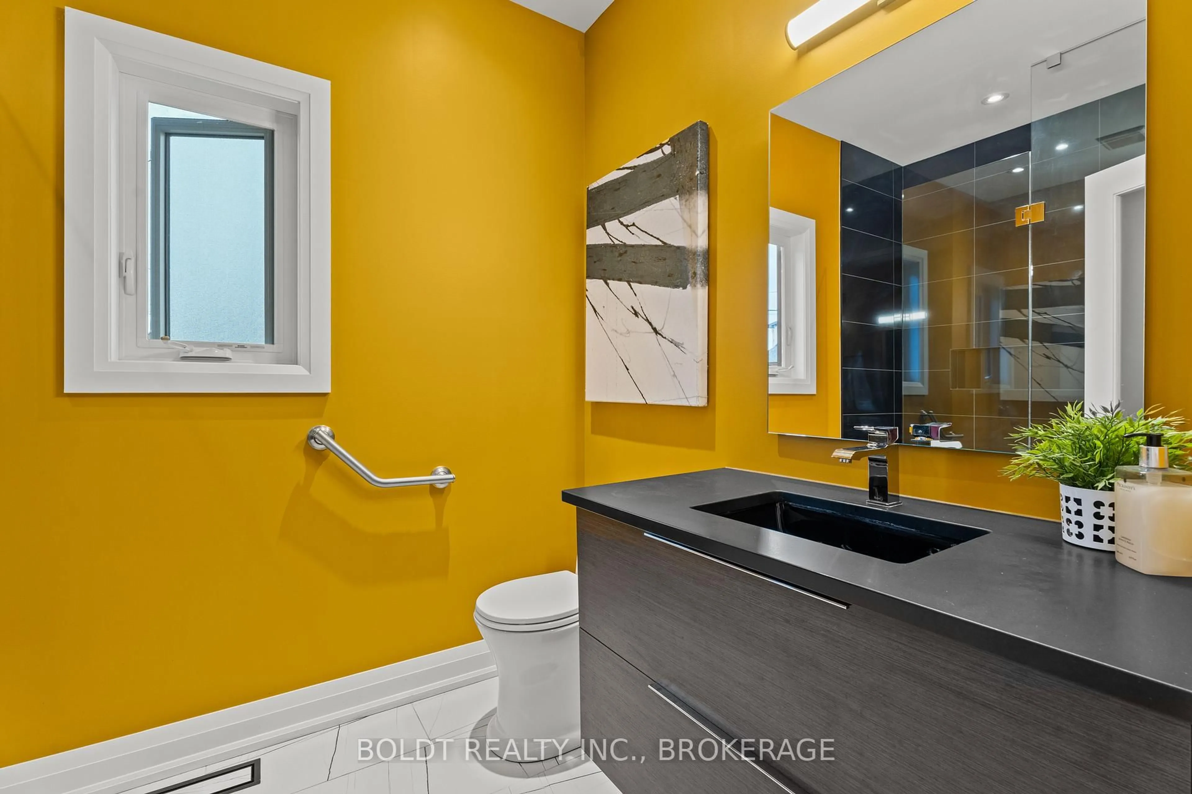 Contemporary bathroom, ceramic/tile floor for 1074B Vansickle Rd, St. Catharines Ontario L2S 2X3